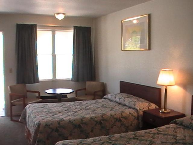 Hometown Inn Galion photo 7