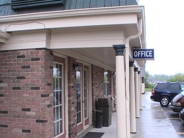 Hometown Inn Galion photo 2