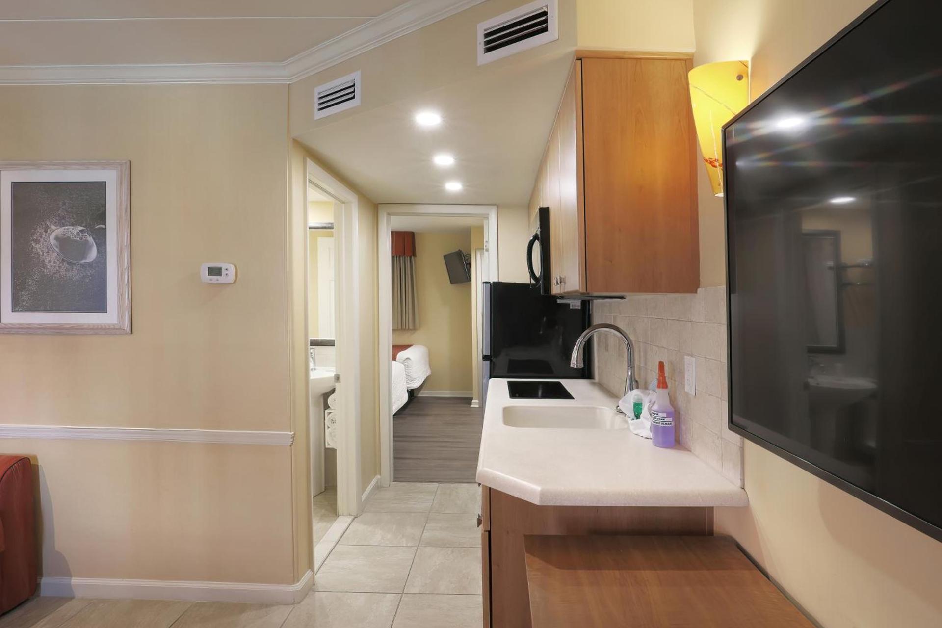 Fleur de Lis Beach Motel photo 52