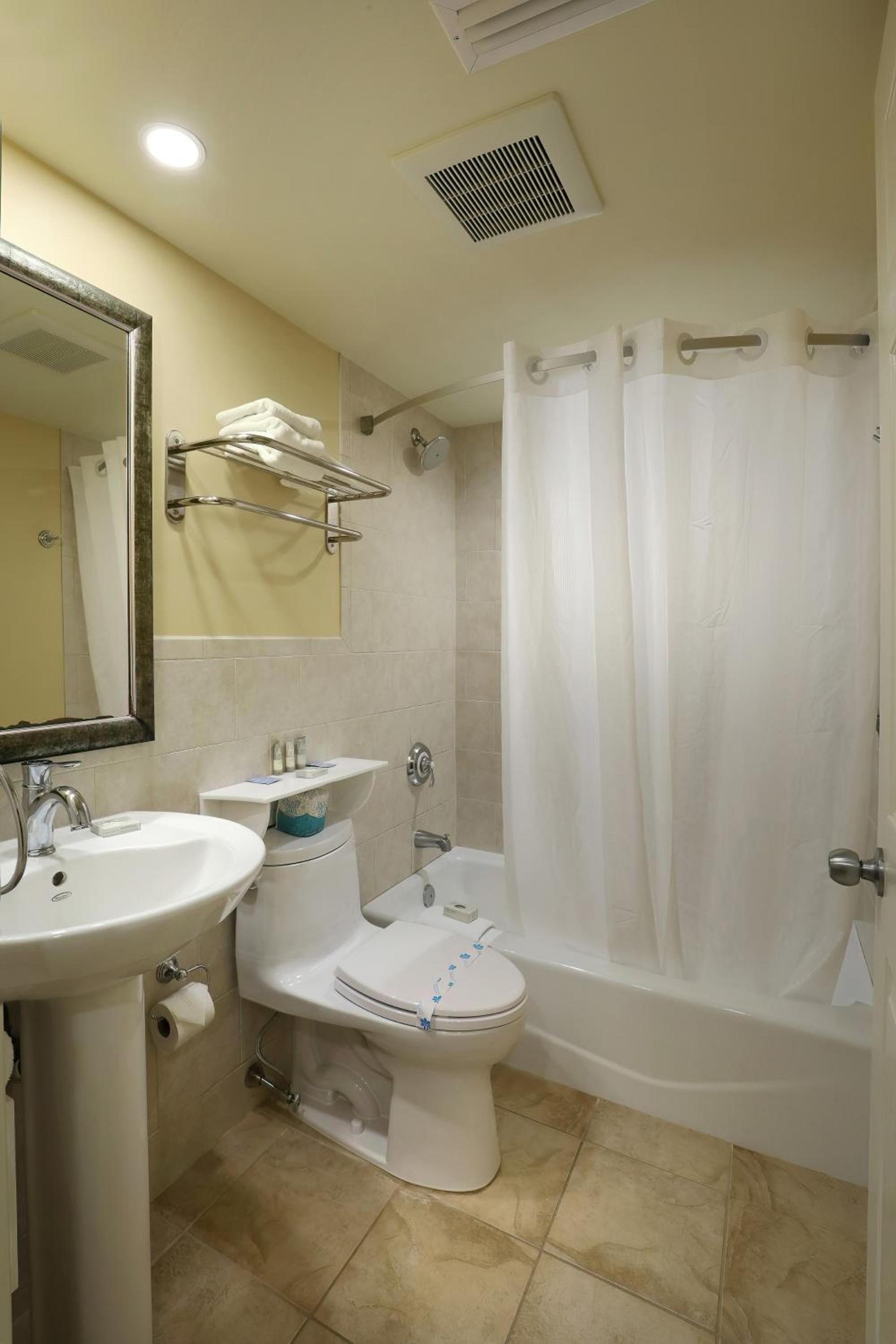 Fleur de Lis Beach Motel photo 43