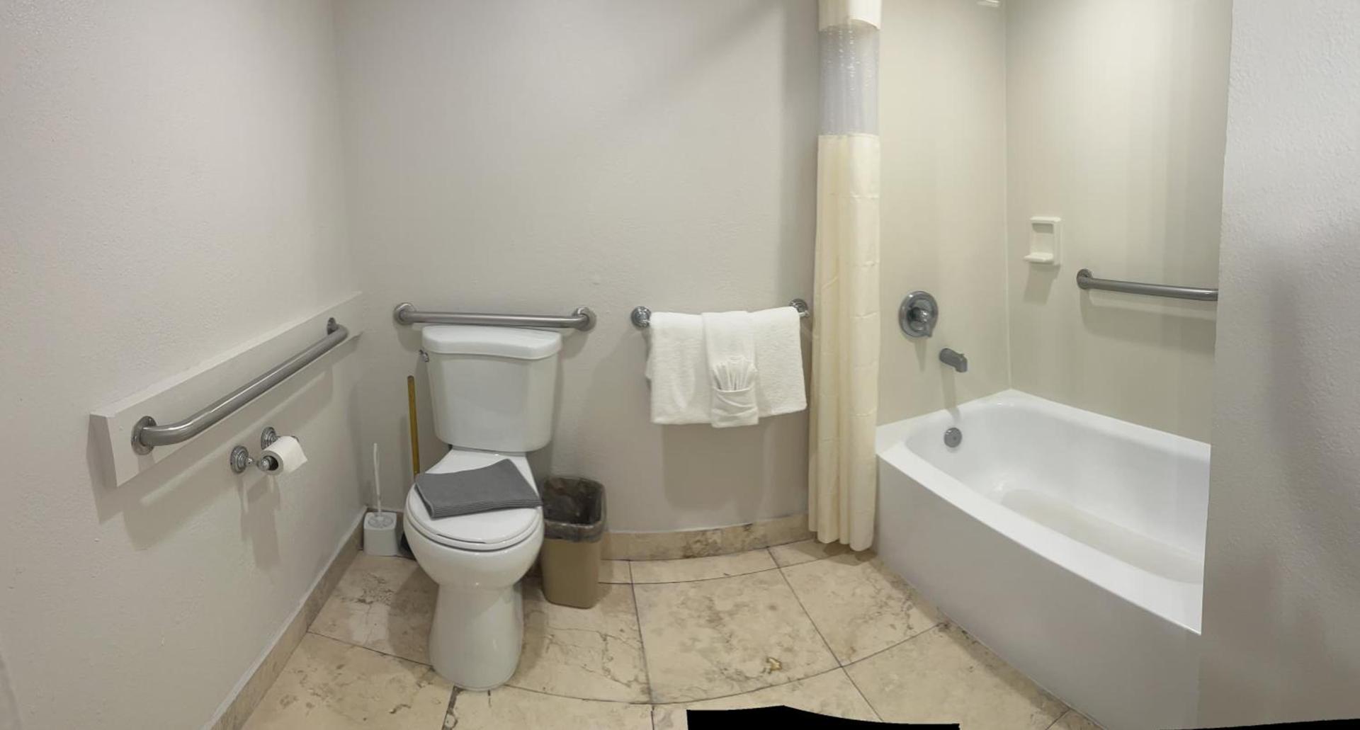 Boca Plaza photo 35
