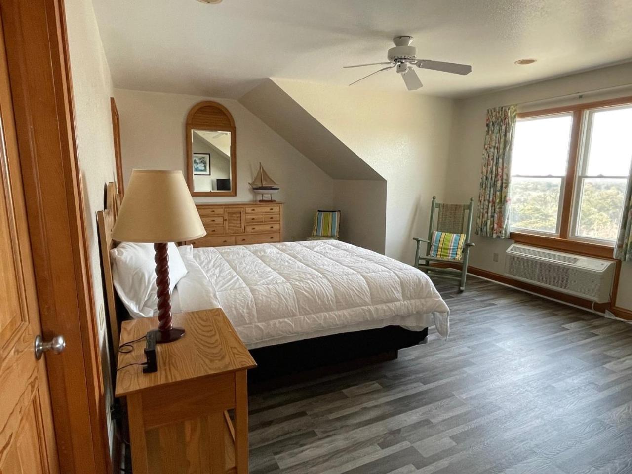 Pony Island Inn photo 17