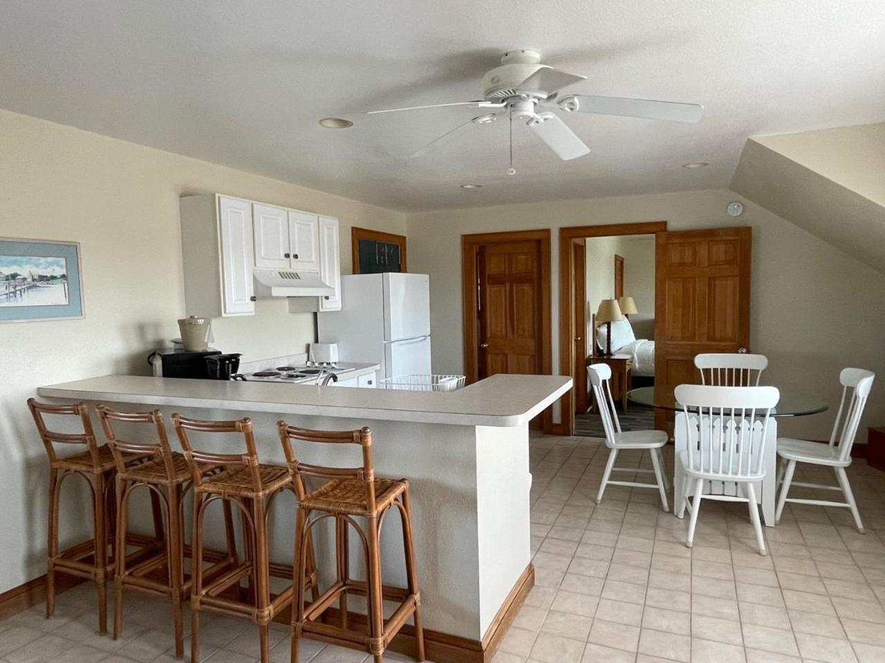 Pony Island Inn photo 63