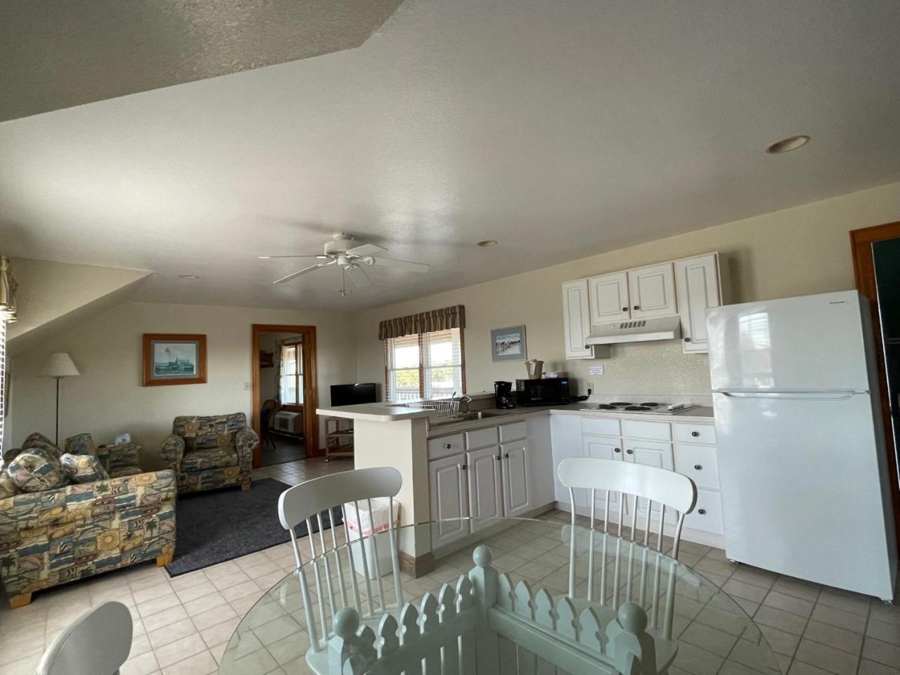Pony Island Inn photo 13