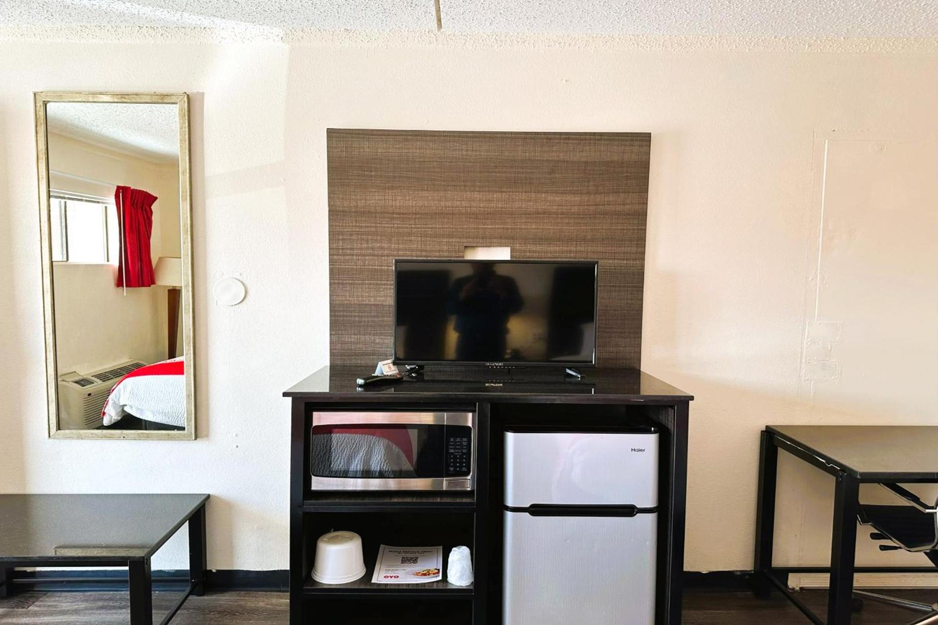 Oyo Hotel San Antonio Lackland AFB Seaworld Hwy 90 W photo 23