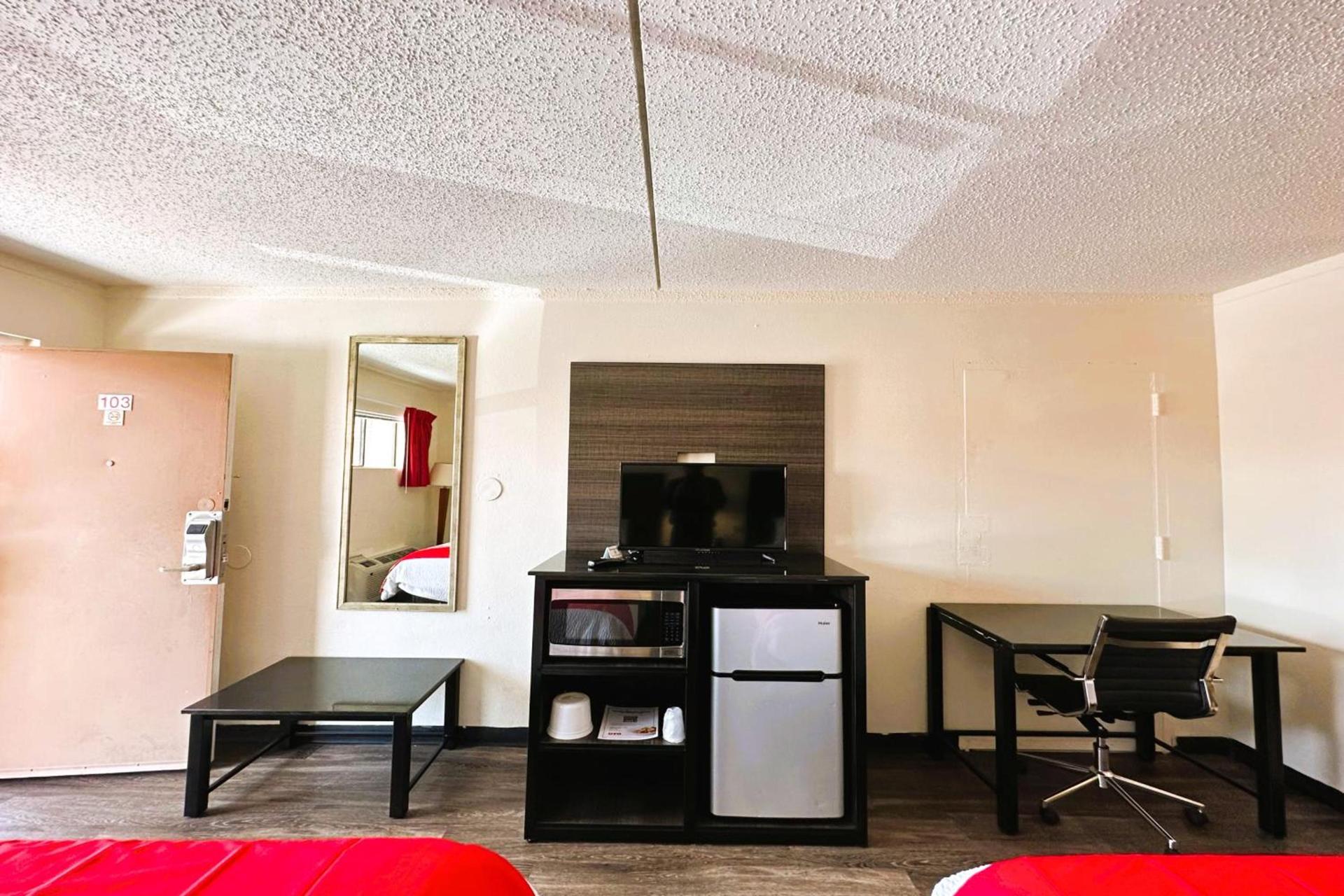 Oyo Hotel San Antonio Lackland AFB Seaworld Hwy 90 W photo 6