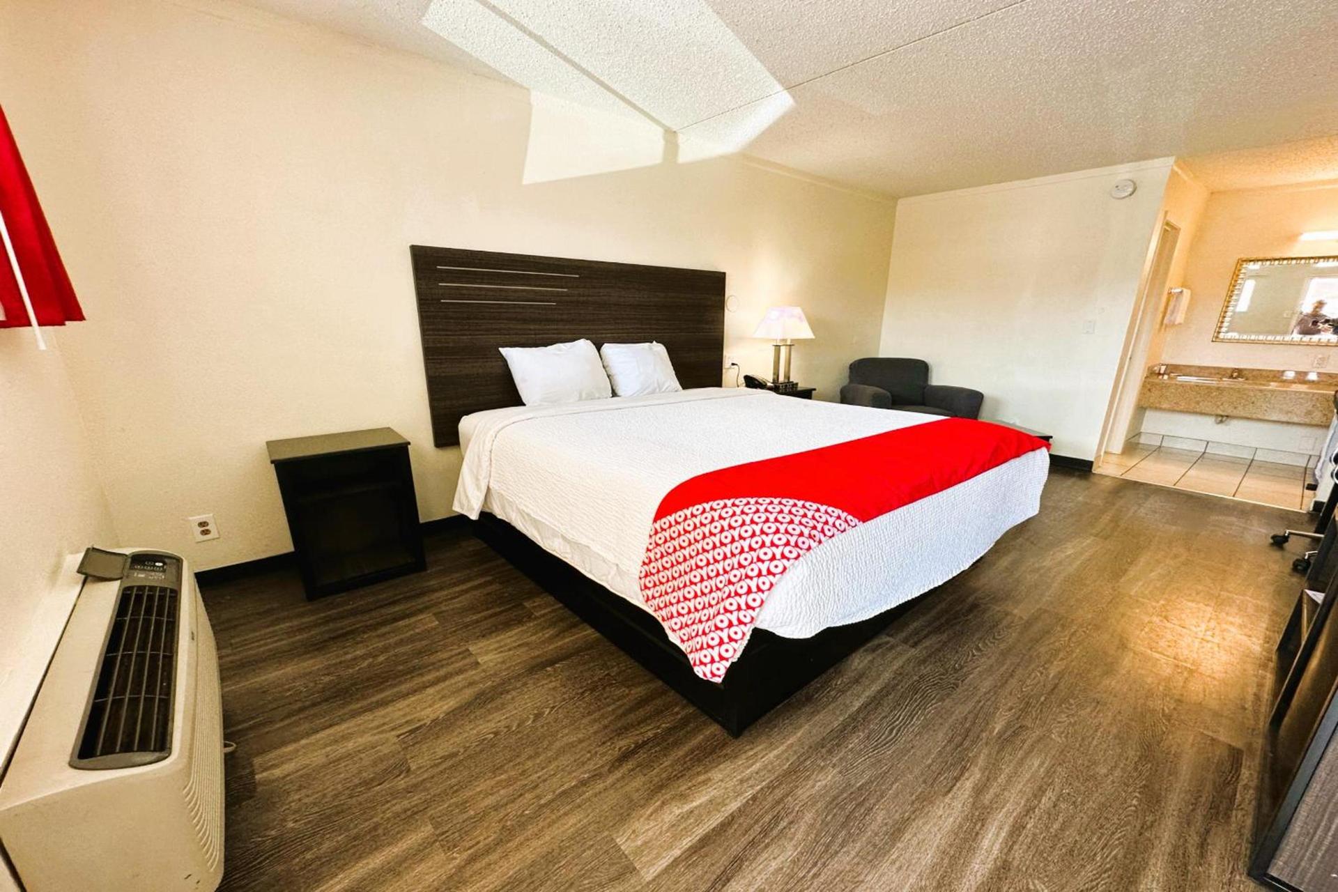 Oyo Hotel San Antonio Lackland AFB Seaworld Hwy 90 W photo 32