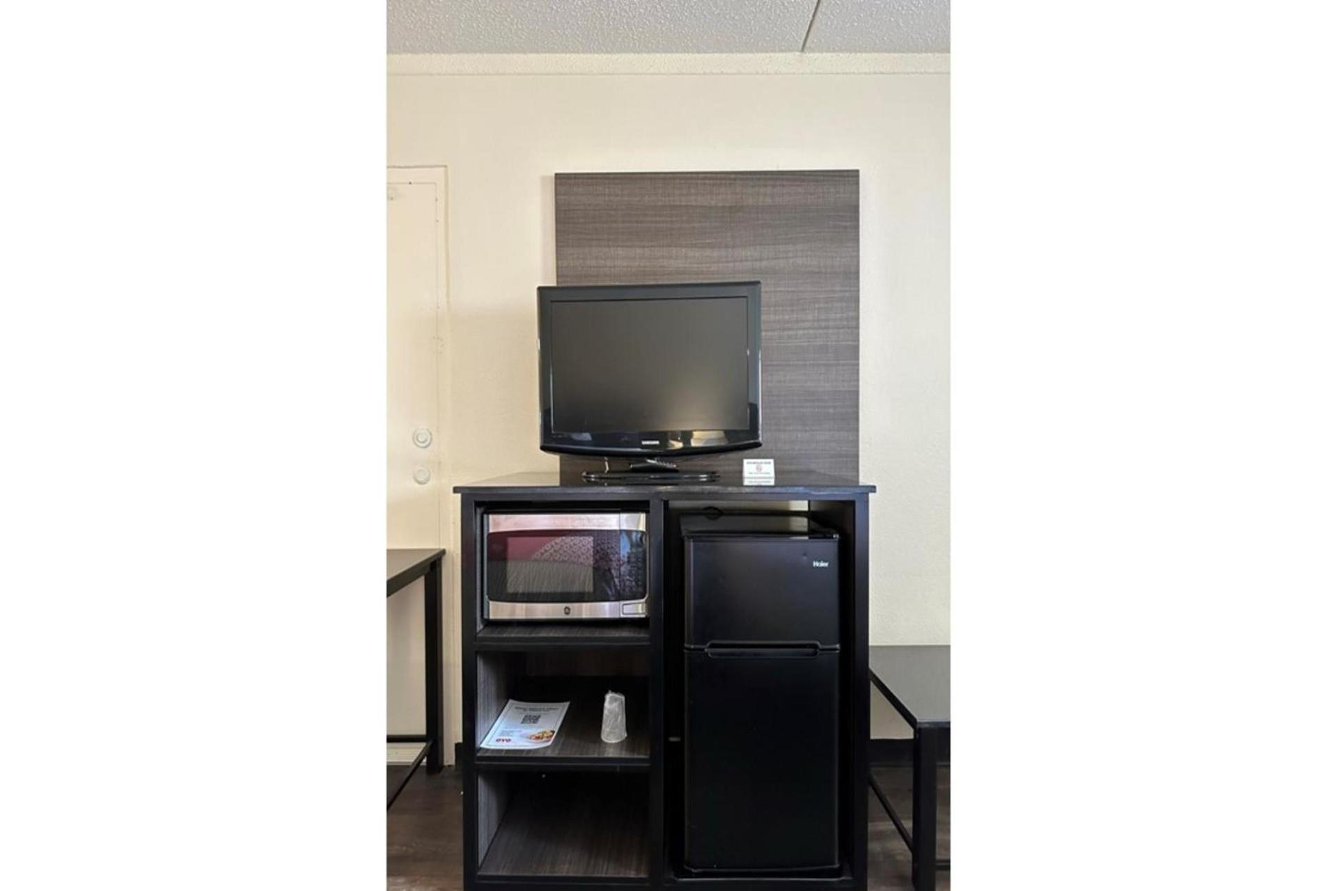 Oyo Hotel San Antonio Lackland AFB Seaworld Hwy 90 W photo 33