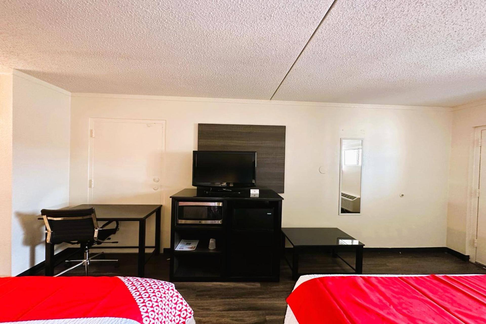 Oyo Hotel San Antonio Lackland AFB Seaworld Hwy 90 W photo 35