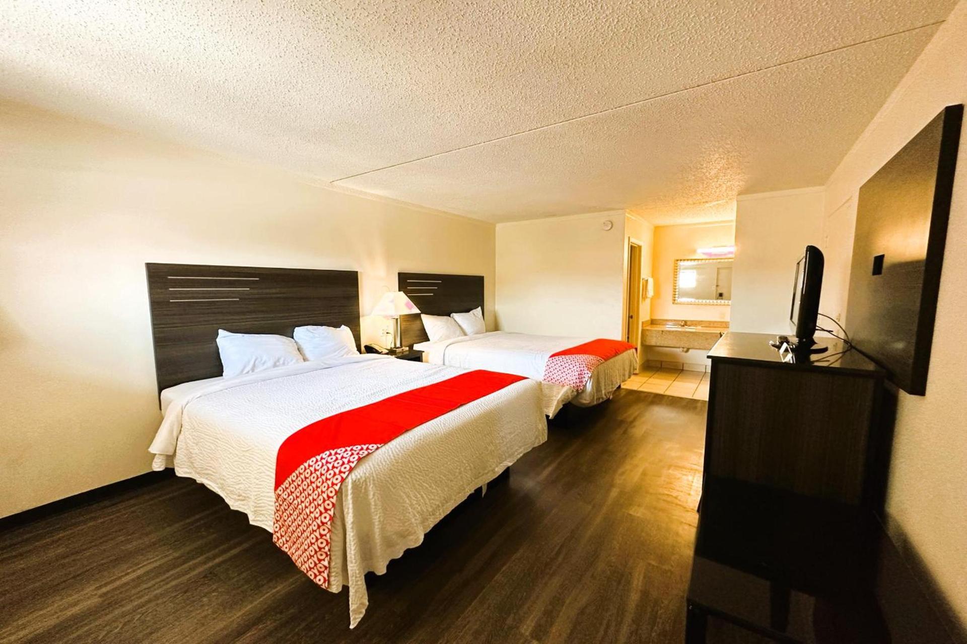 Oyo Hotel San Antonio Lackland AFB Seaworld Hwy 90 W photo 40