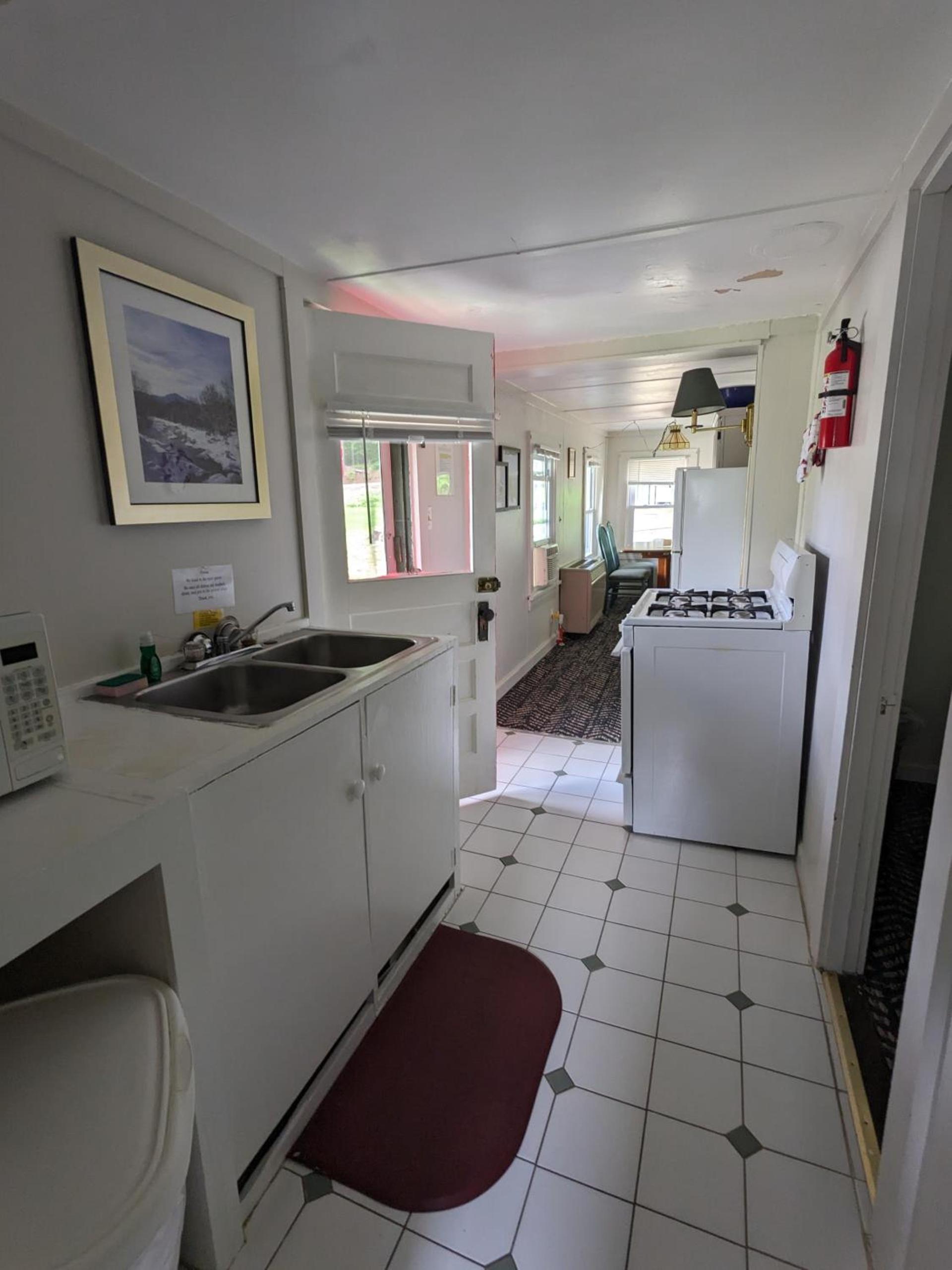Perry's Motel and Cottages photo 22