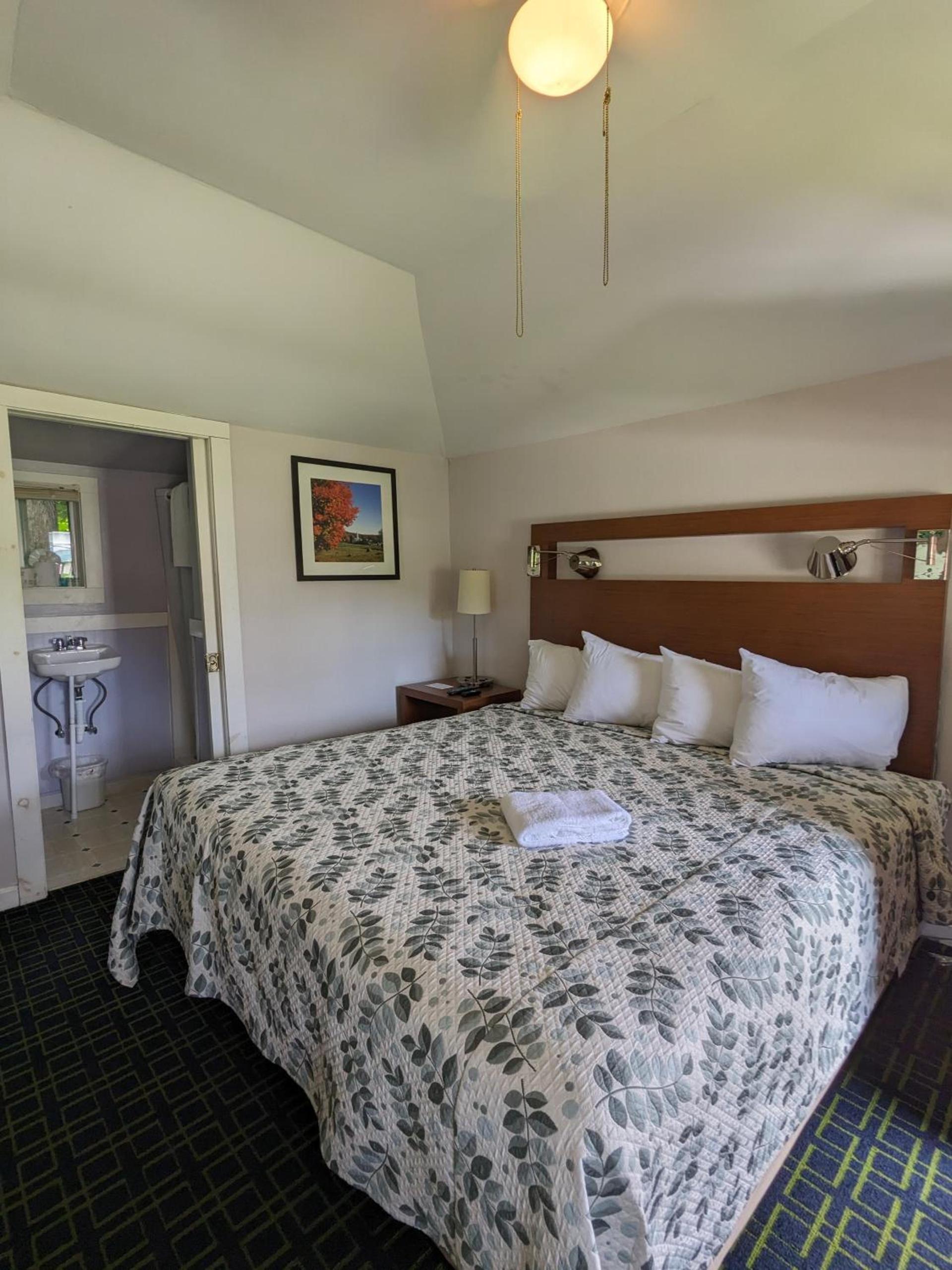 Perry's Motel and Cottages photo 25