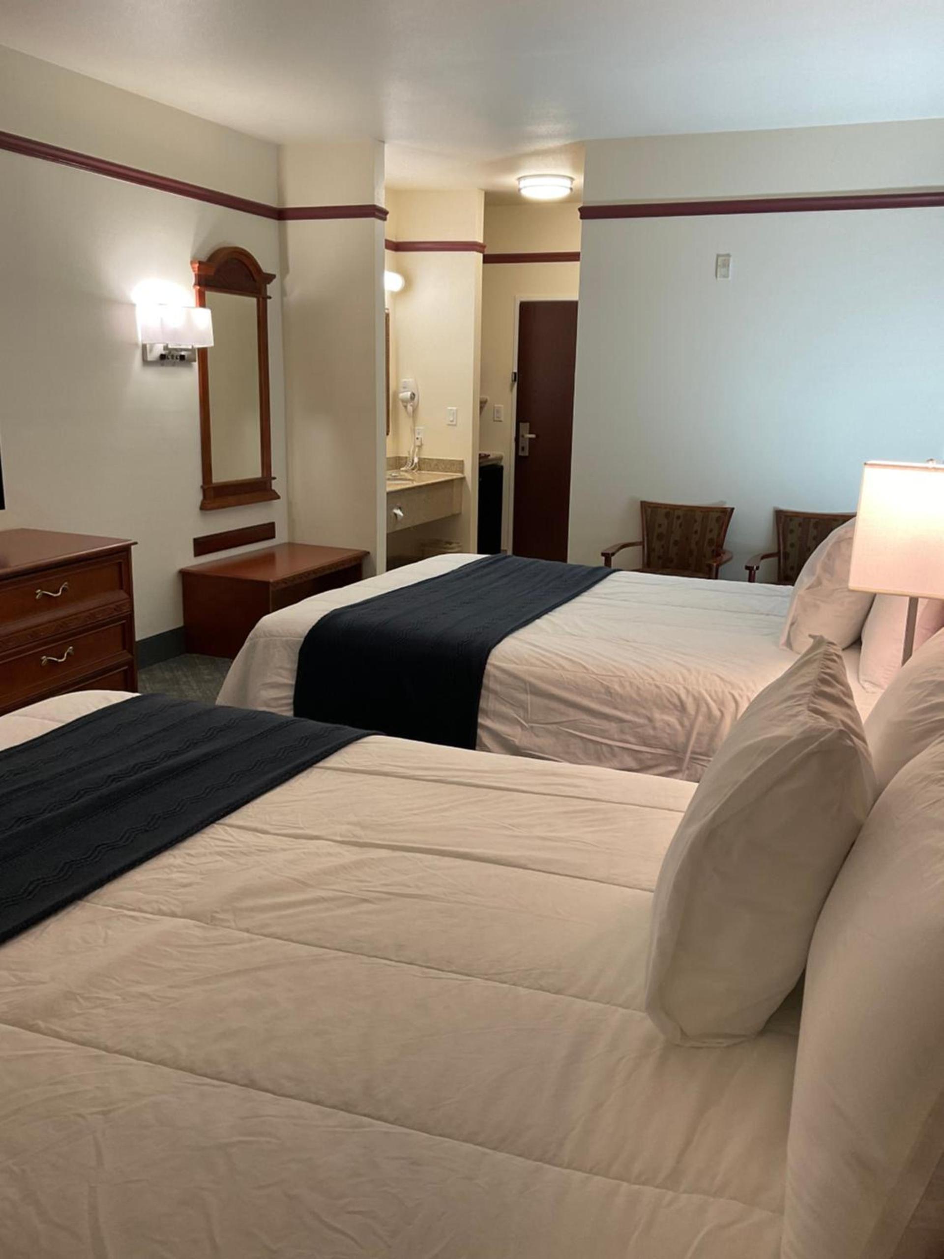 Budget Host Inn and Suites Cameron photo 16