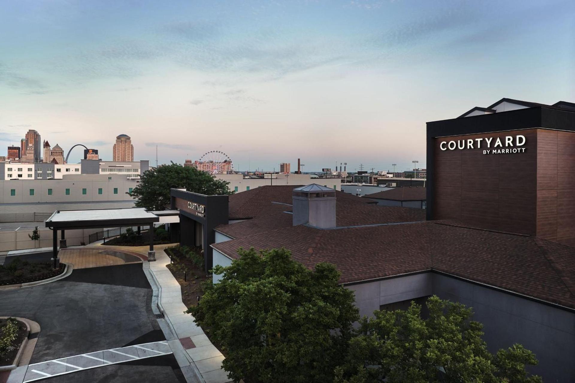 Courtyard by Marriott St. Louis Downtown West photo 2