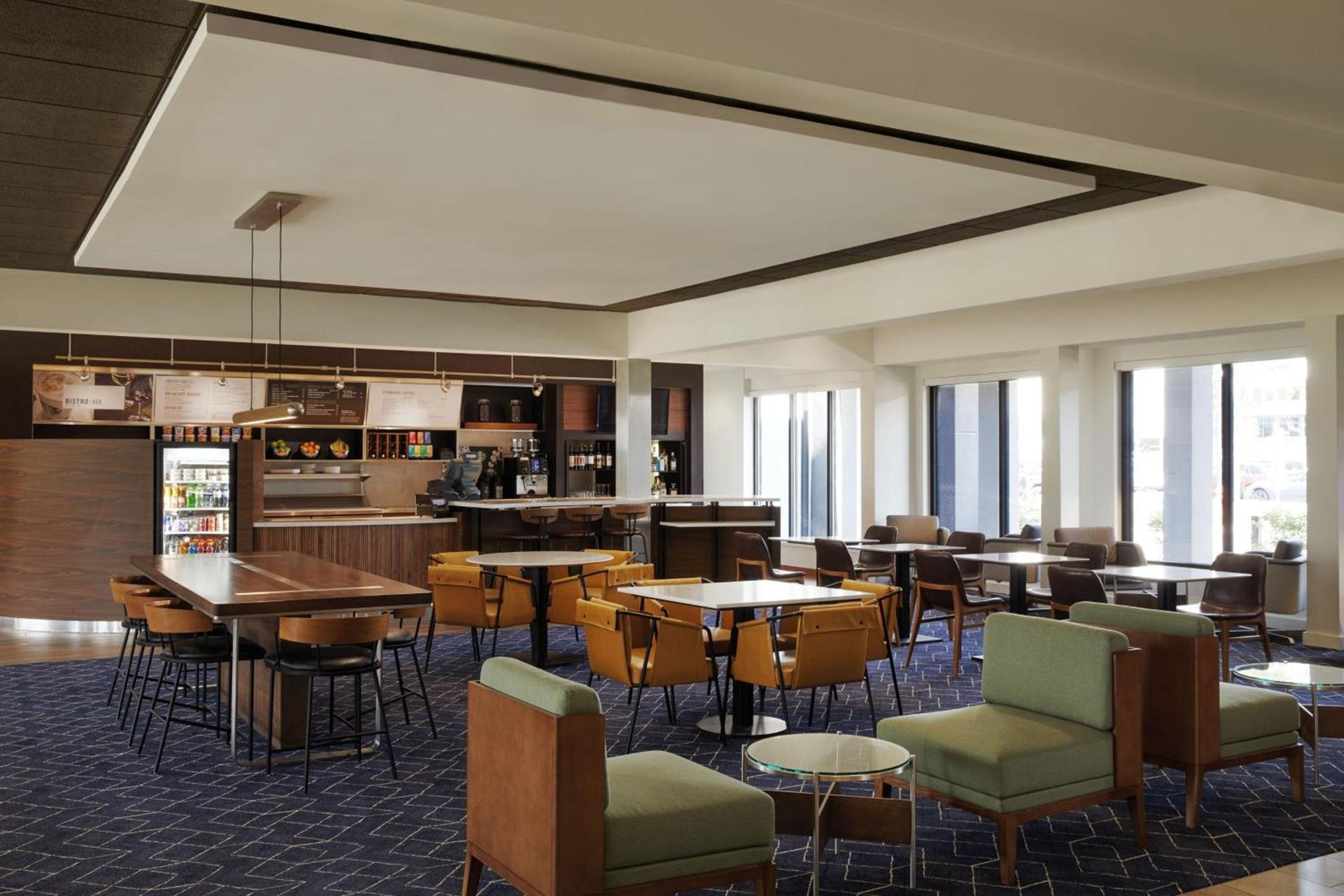 Courtyard by Marriott St. Louis Downtown West photo 4