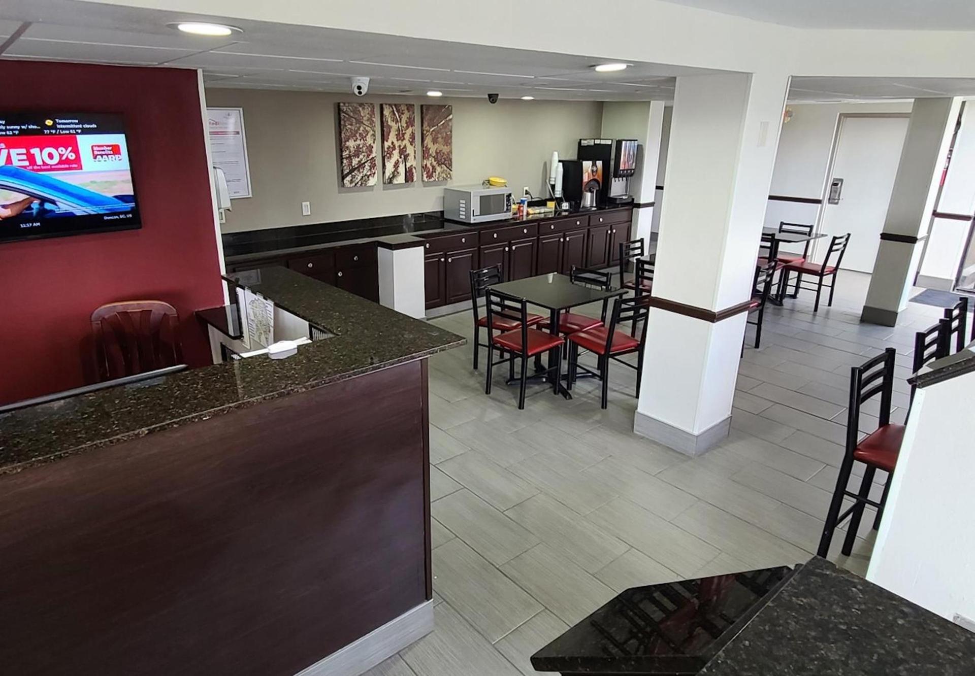 Red Roof Inn & Suites Duncan photo 6