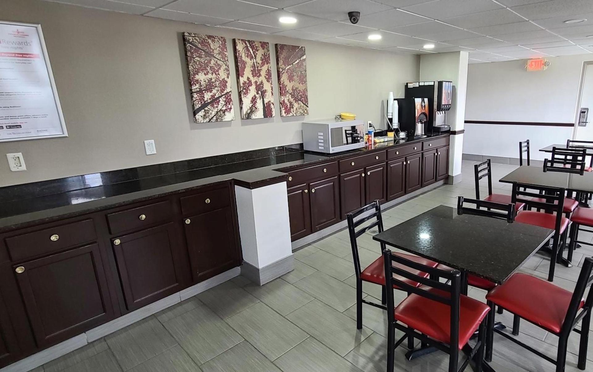 Red Roof Inn & Suites Duncan photo 4