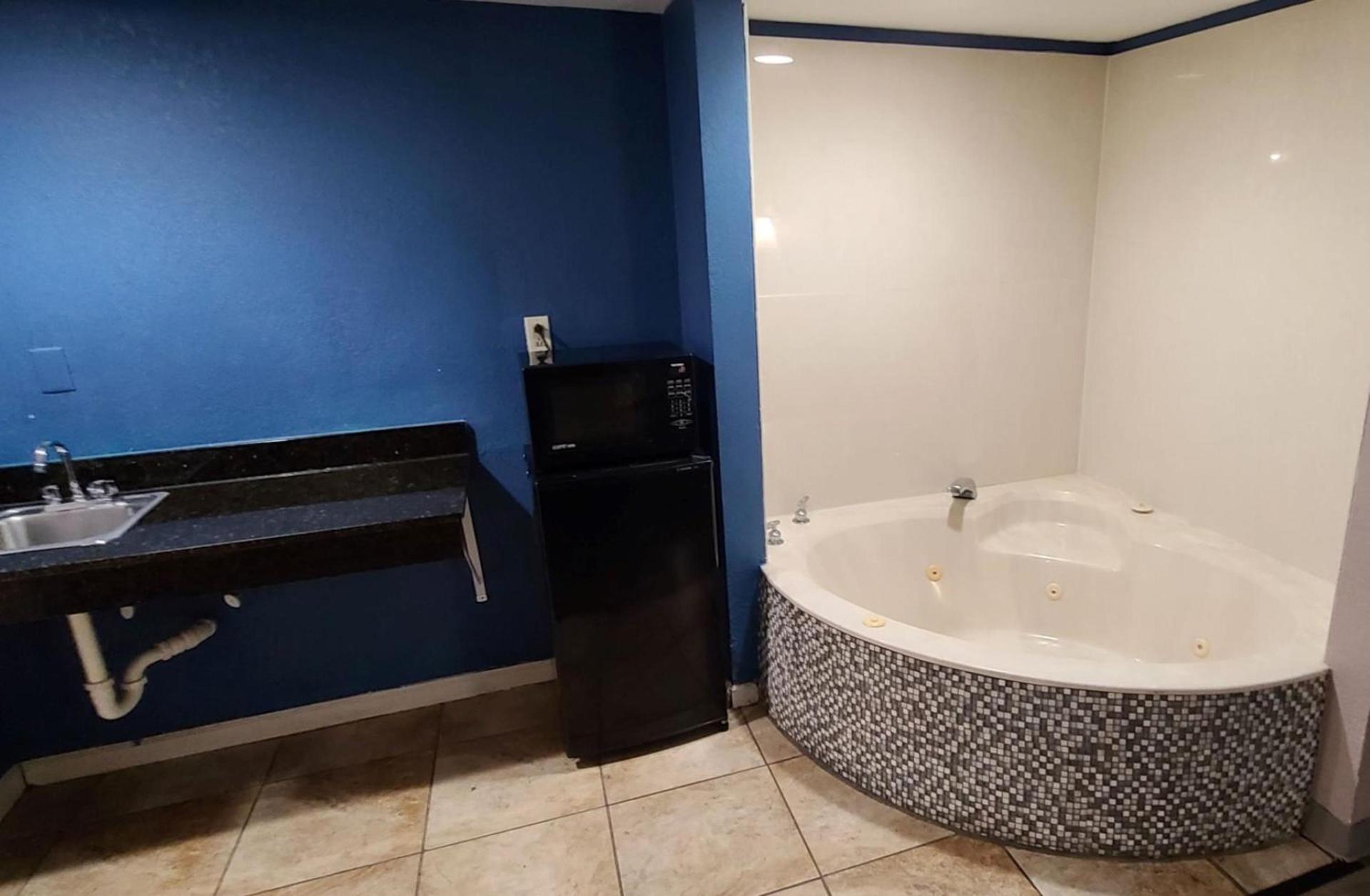 Red Roof Inn & Suites Duncan photo 17