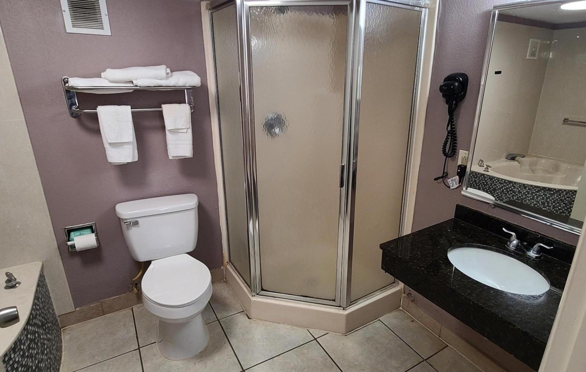 Red Roof Inn & Suites Duncan photo 22