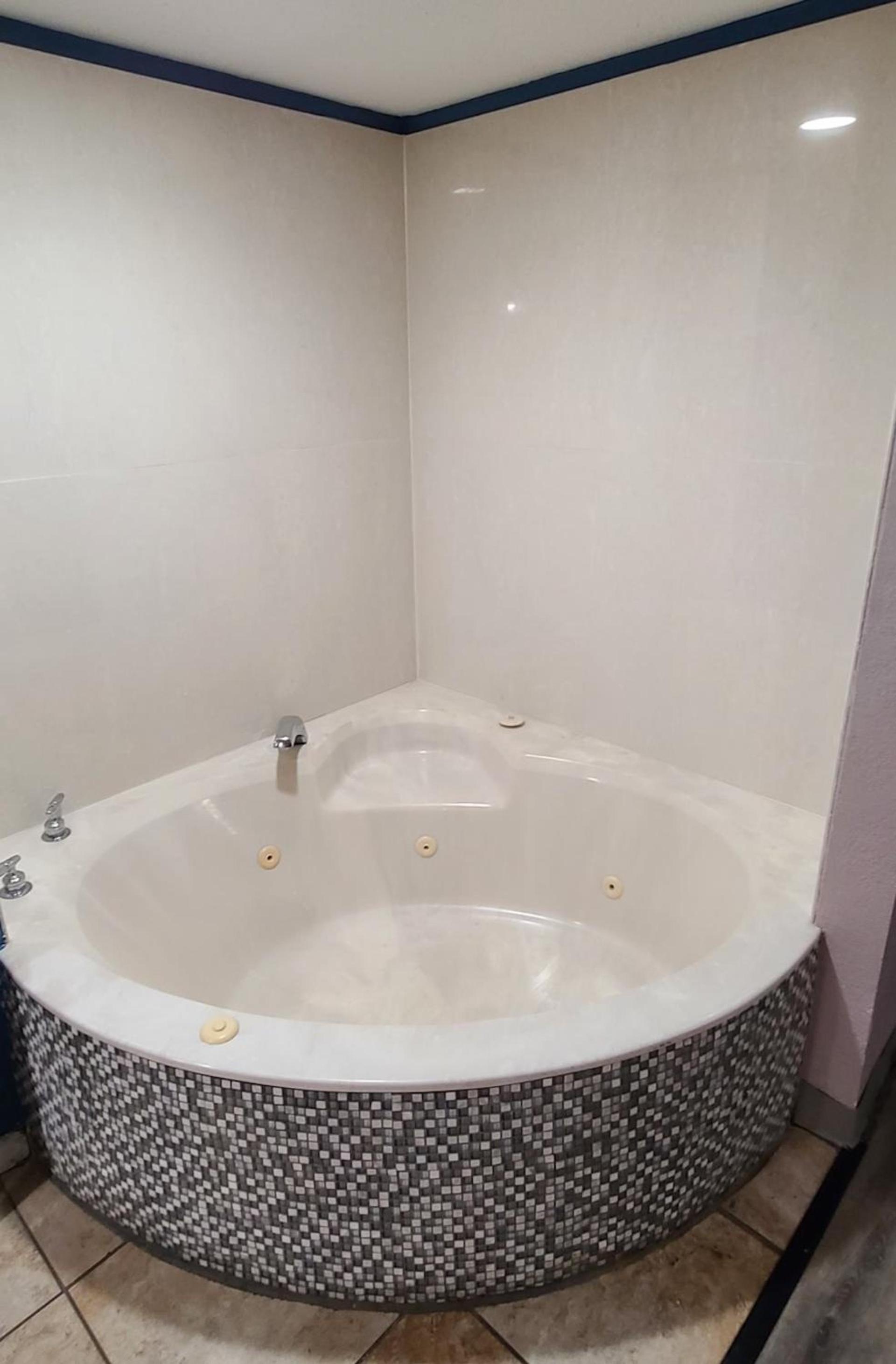 Red Roof Inn & Suites Duncan photo 18