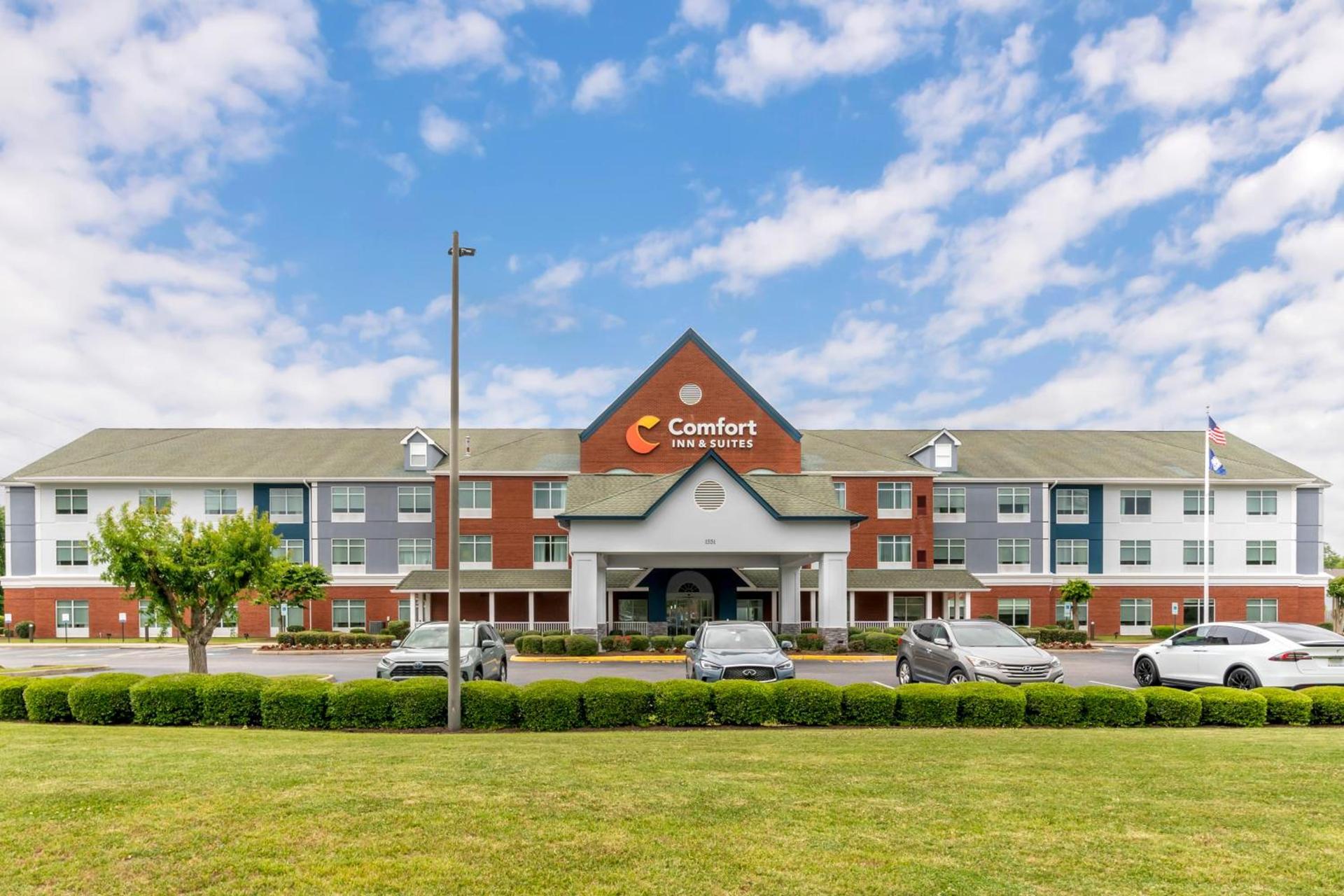 Comfort Inn & Suites Hampton near Coliseum — hotel in Hampton