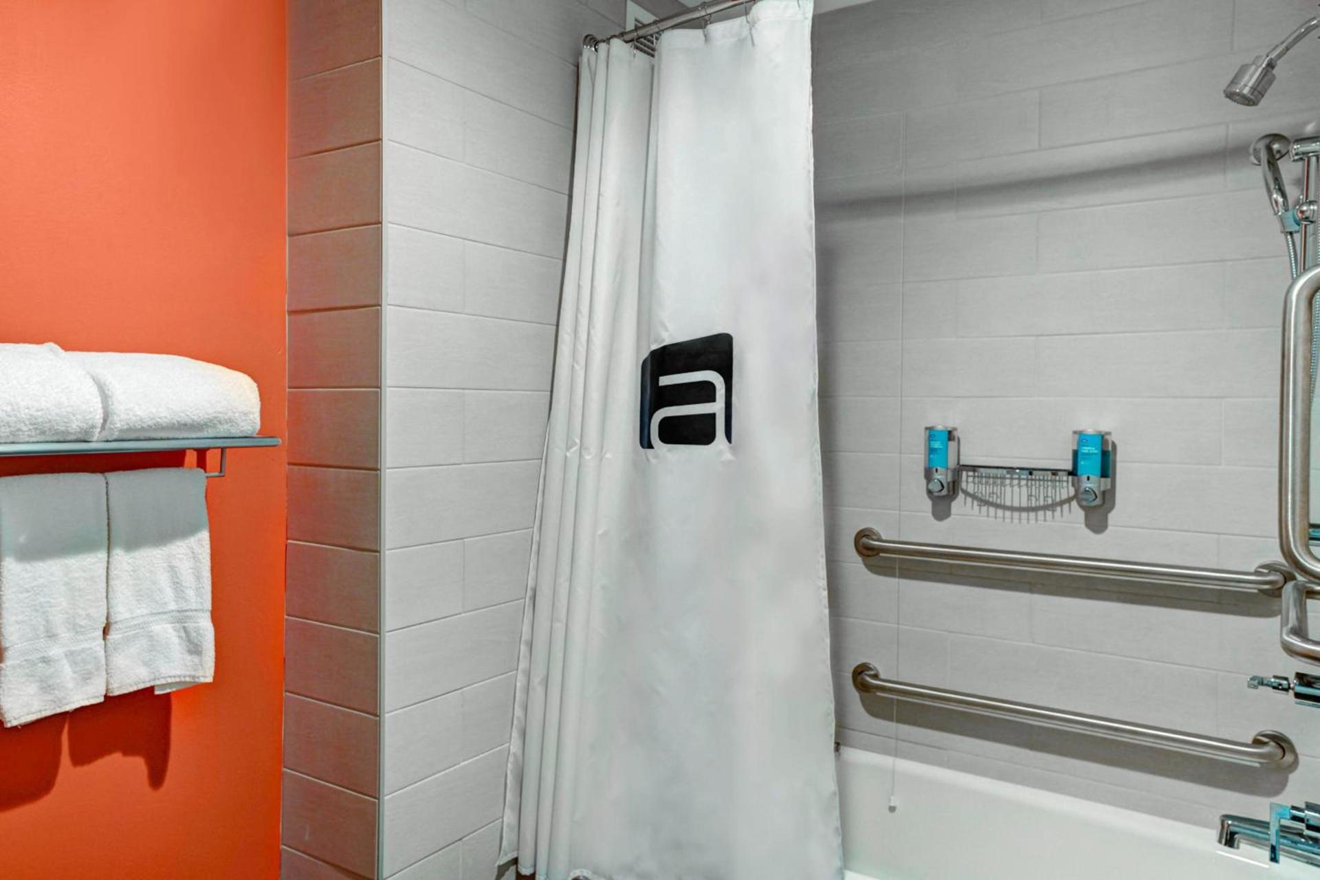 Aloft by Marriott Raleigh-Durham Airport Brier Creek photo 11