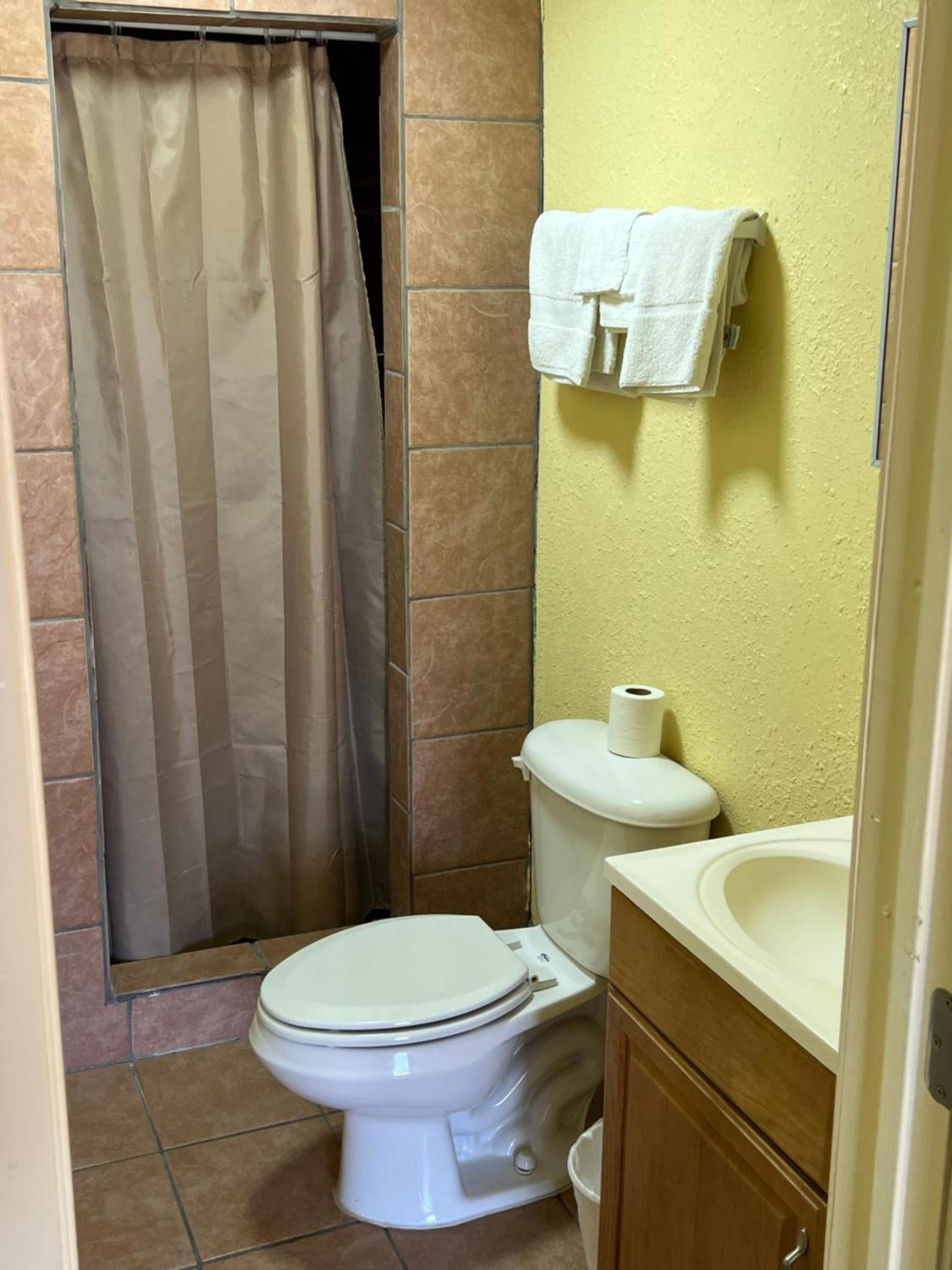 Economy Inn Odessa photo 27