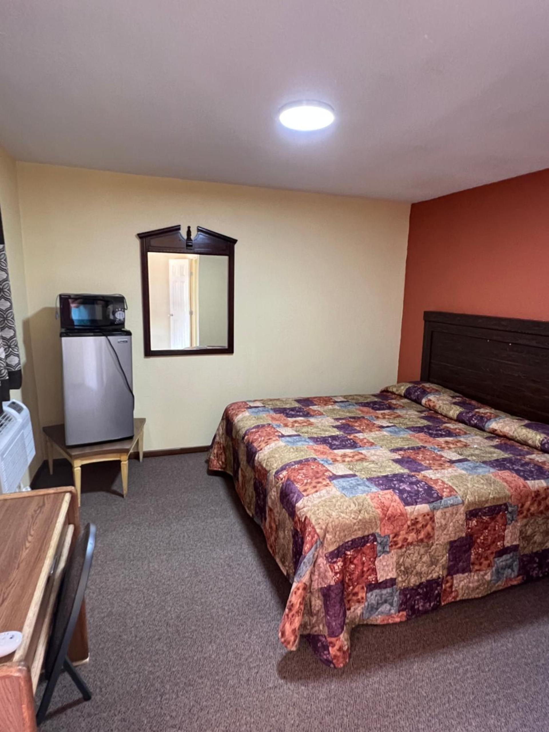 Economy Inn Odessa photo 40