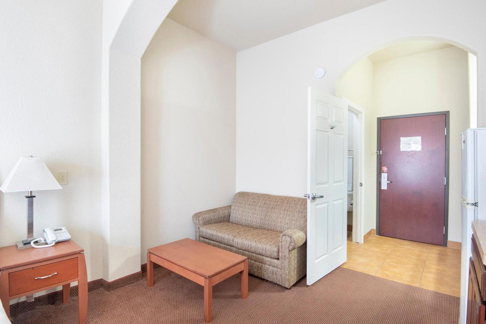 OYO Townhouse Clute Lake Jackson photo 56