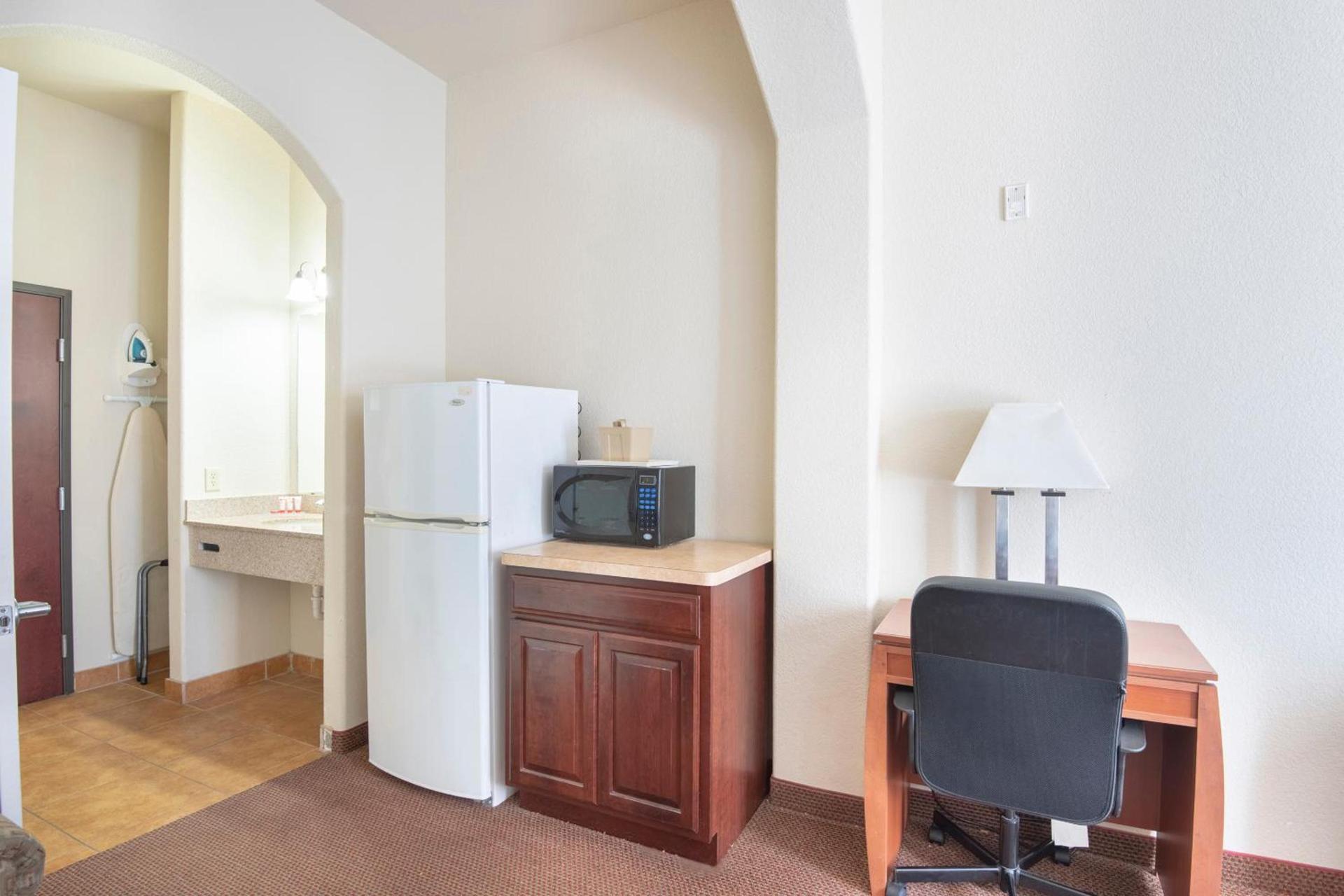 OYO Townhouse Clute Lake Jackson photo 57