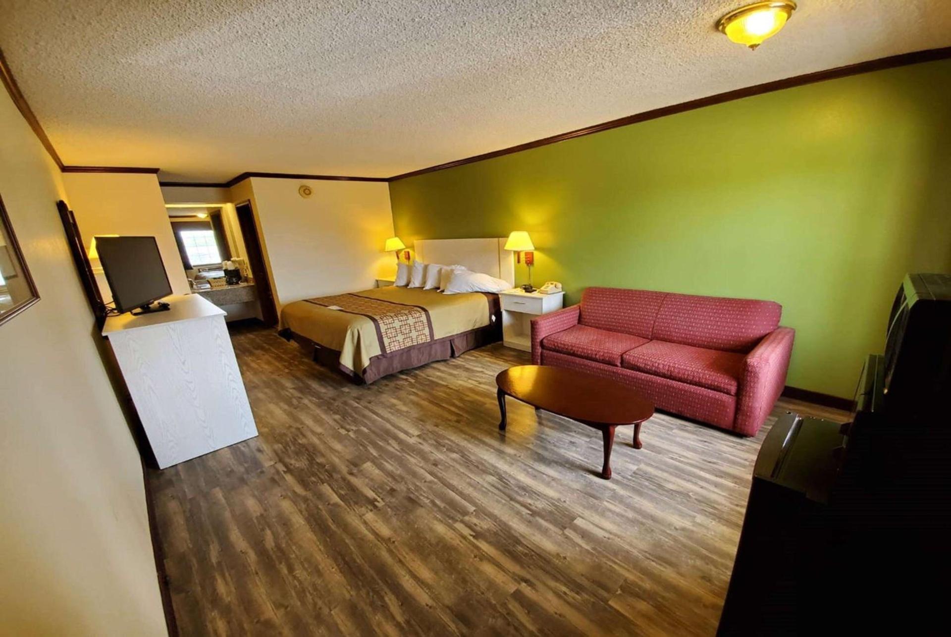 Days Inn by Wyndham Monett photo 8