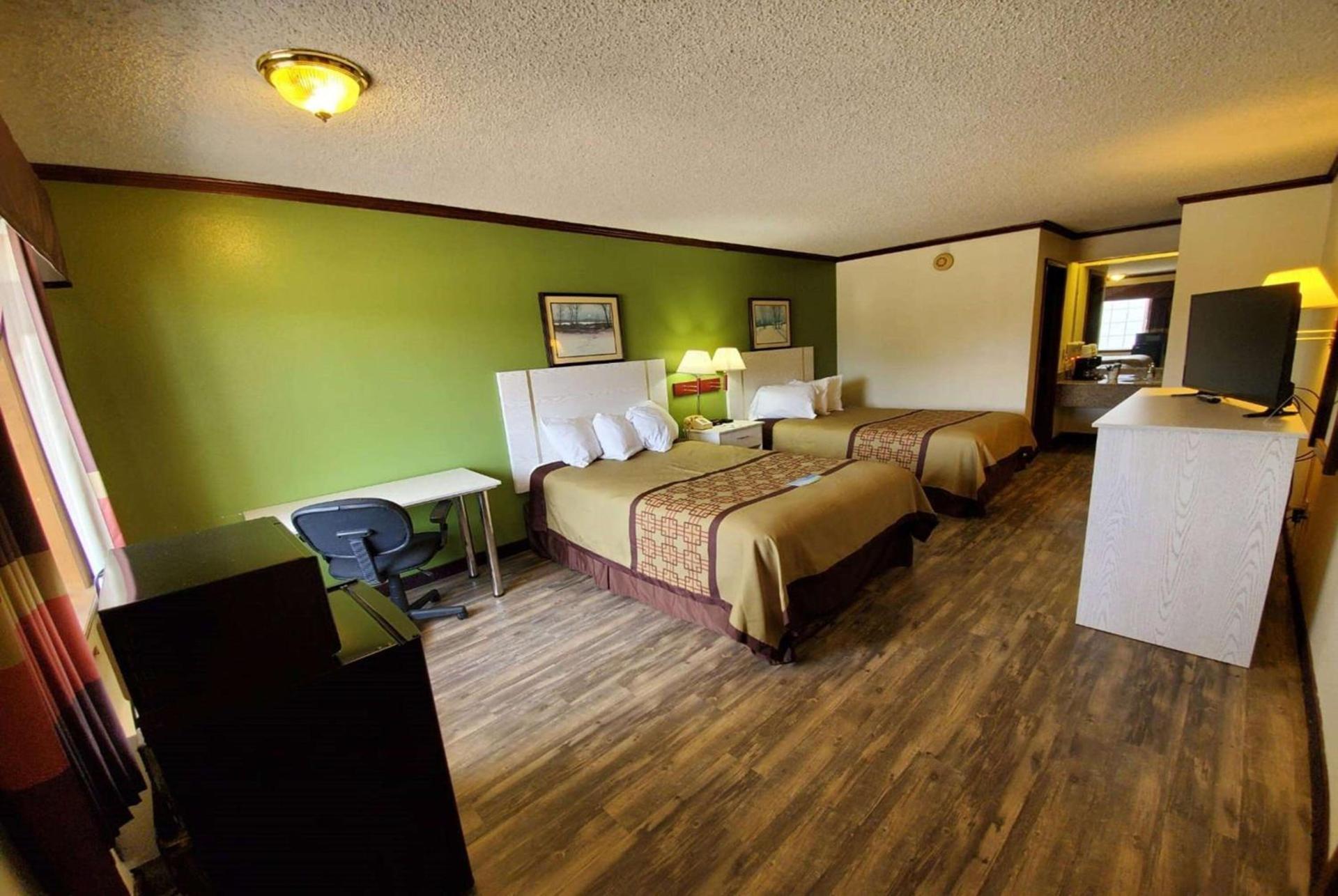 Days Inn by Wyndham Monett photo 10