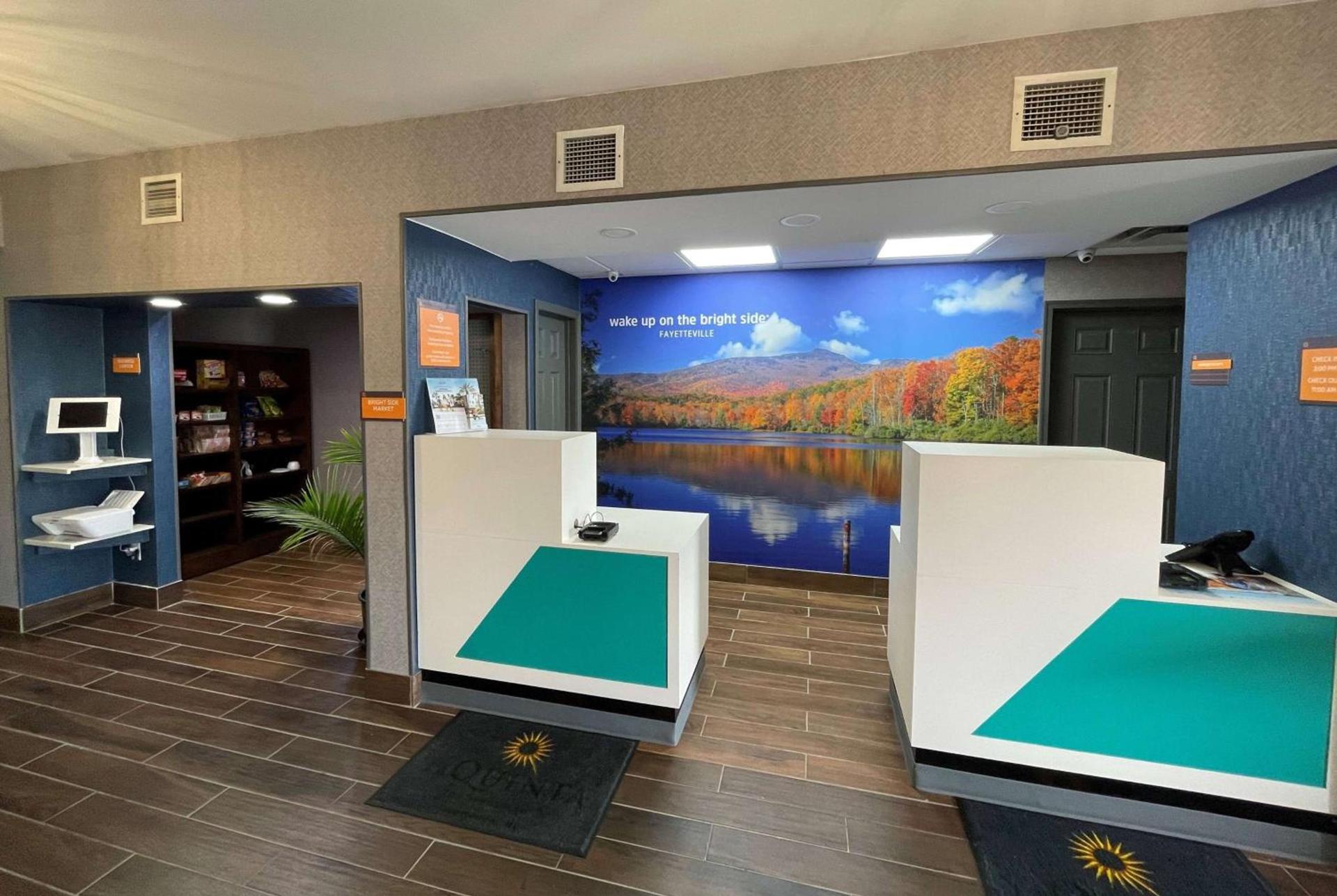 La Quinta Inn & Suites by Wyndham Fayetteville I-95 photo 8