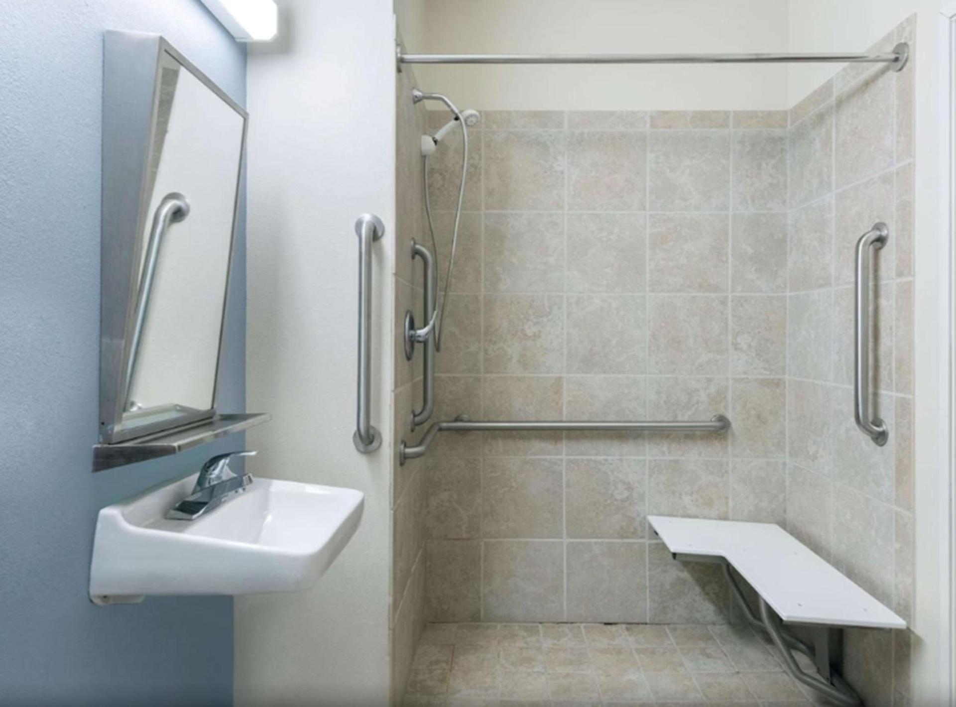 Microtel Inn and Suites Baton Rouge Airport photo 16