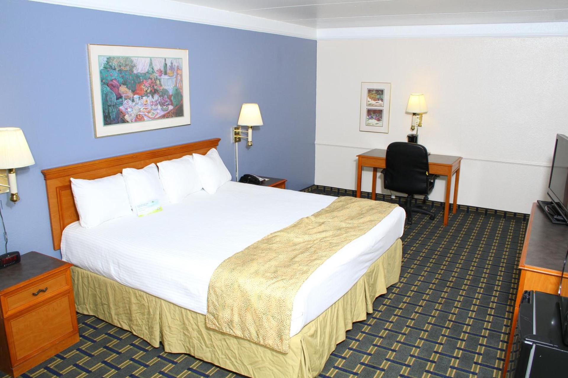 Days Inn by Wyndham Houston photo 16