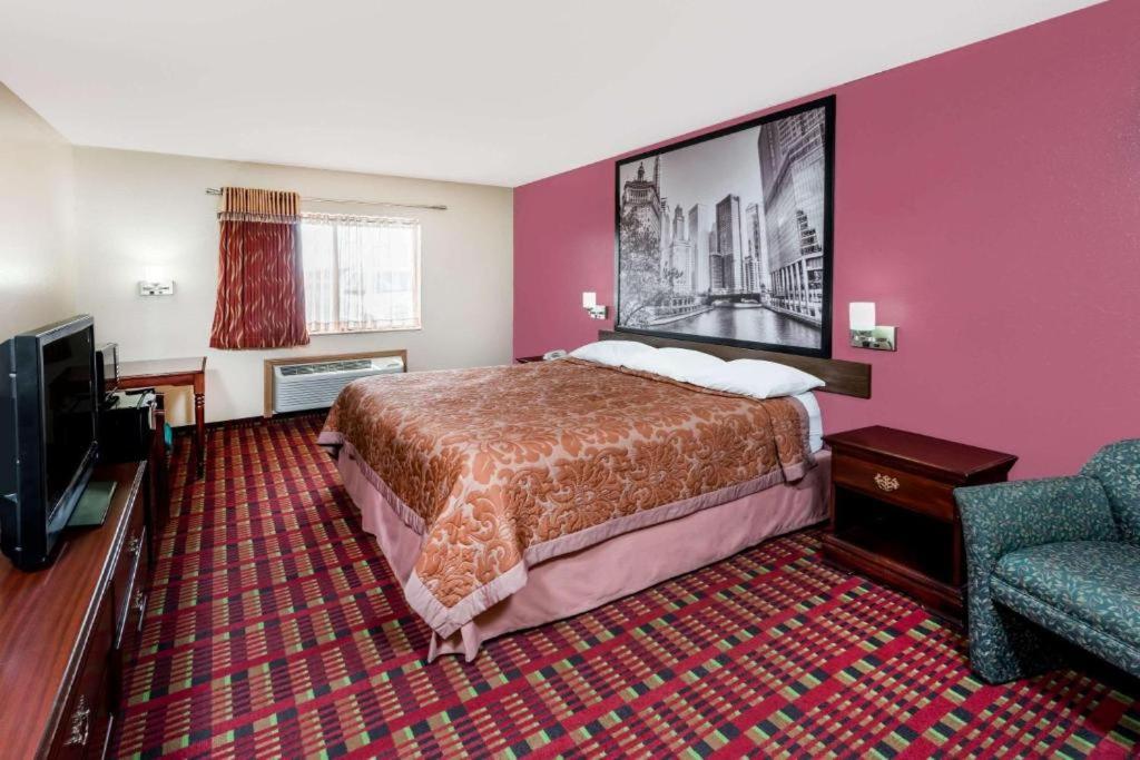 Super 8 by Wyndham Paris IL photo 20