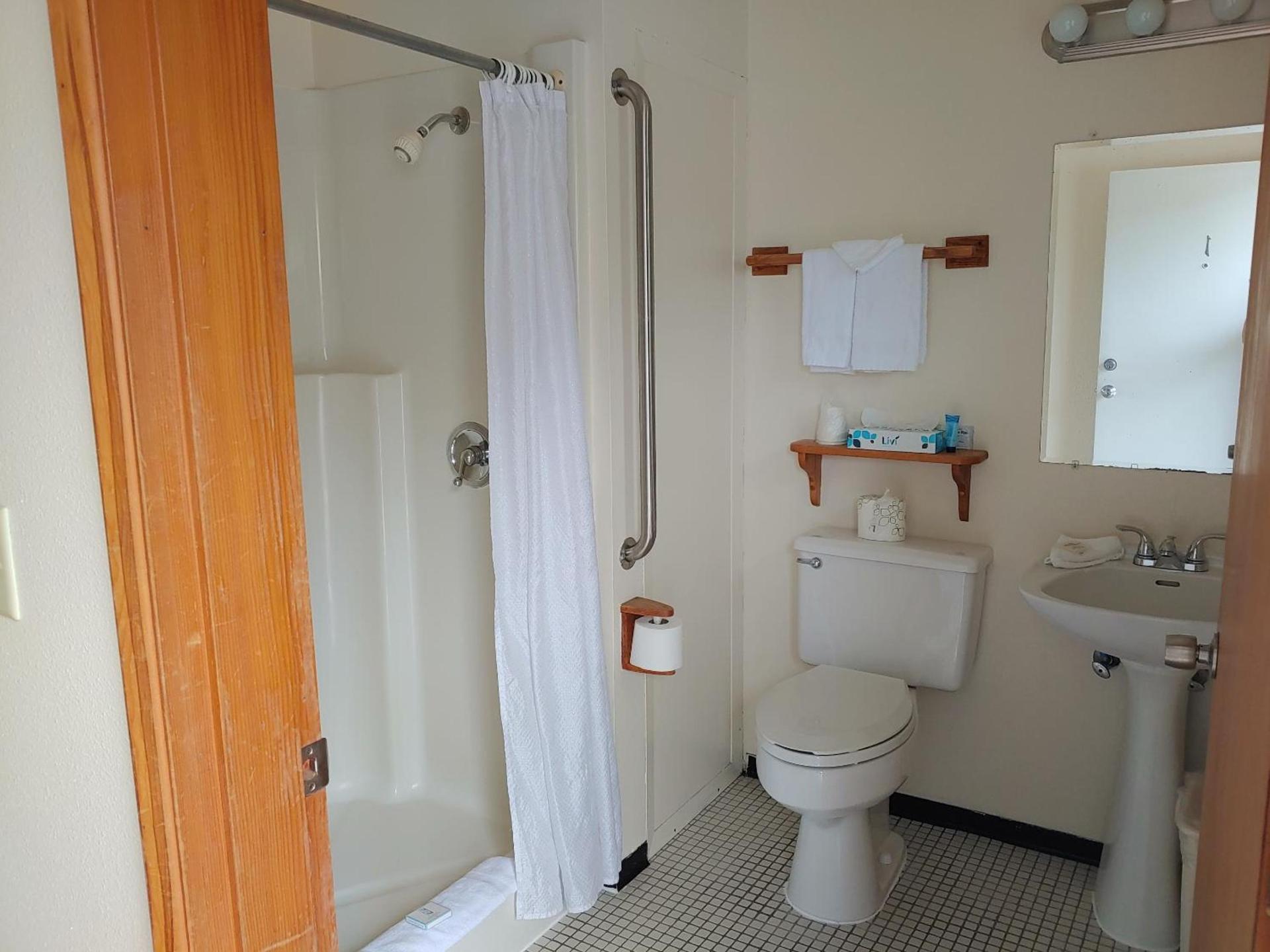 The Dublin House Motel photo 33