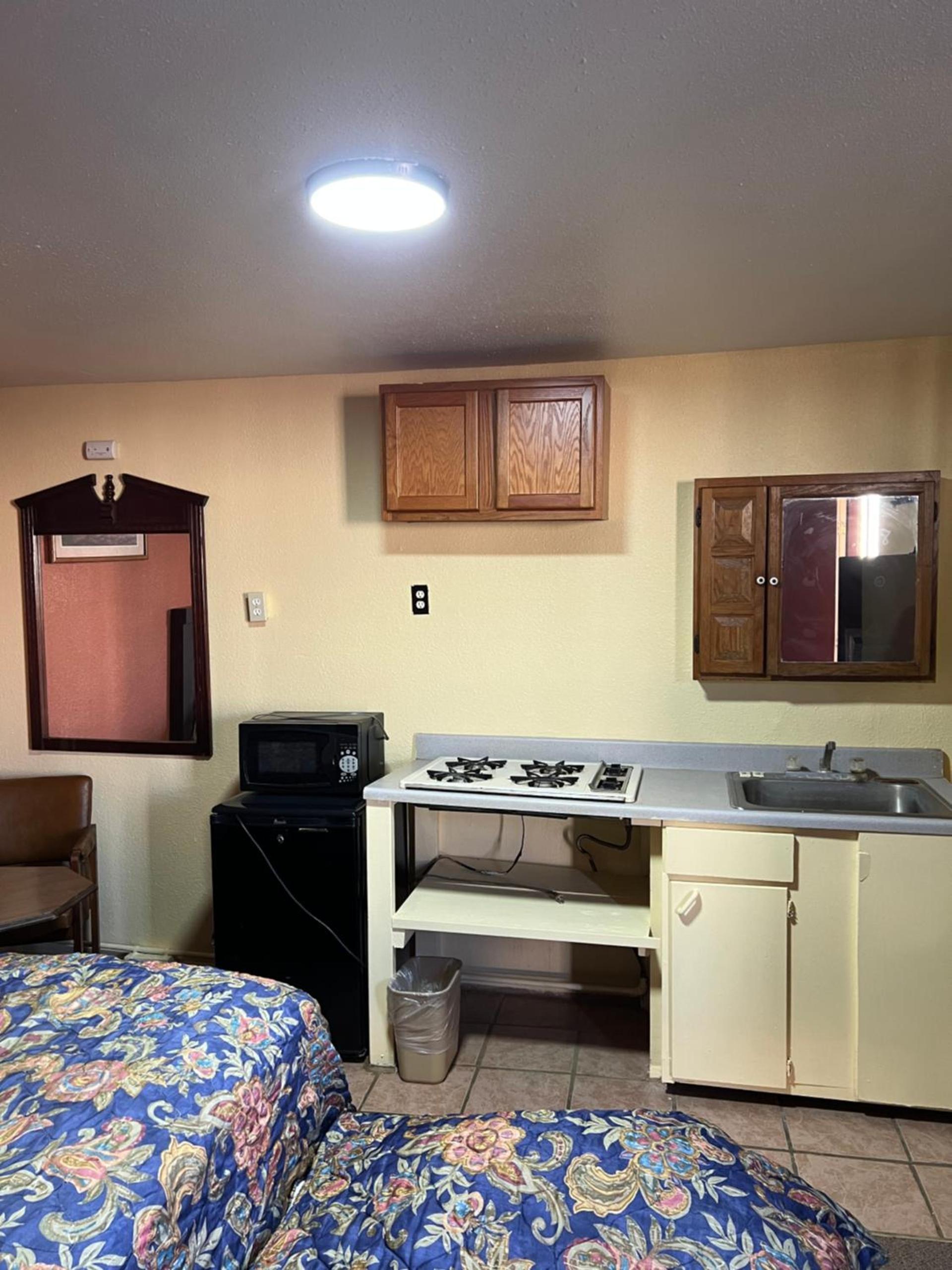 Economy Inn Odessa photo 8