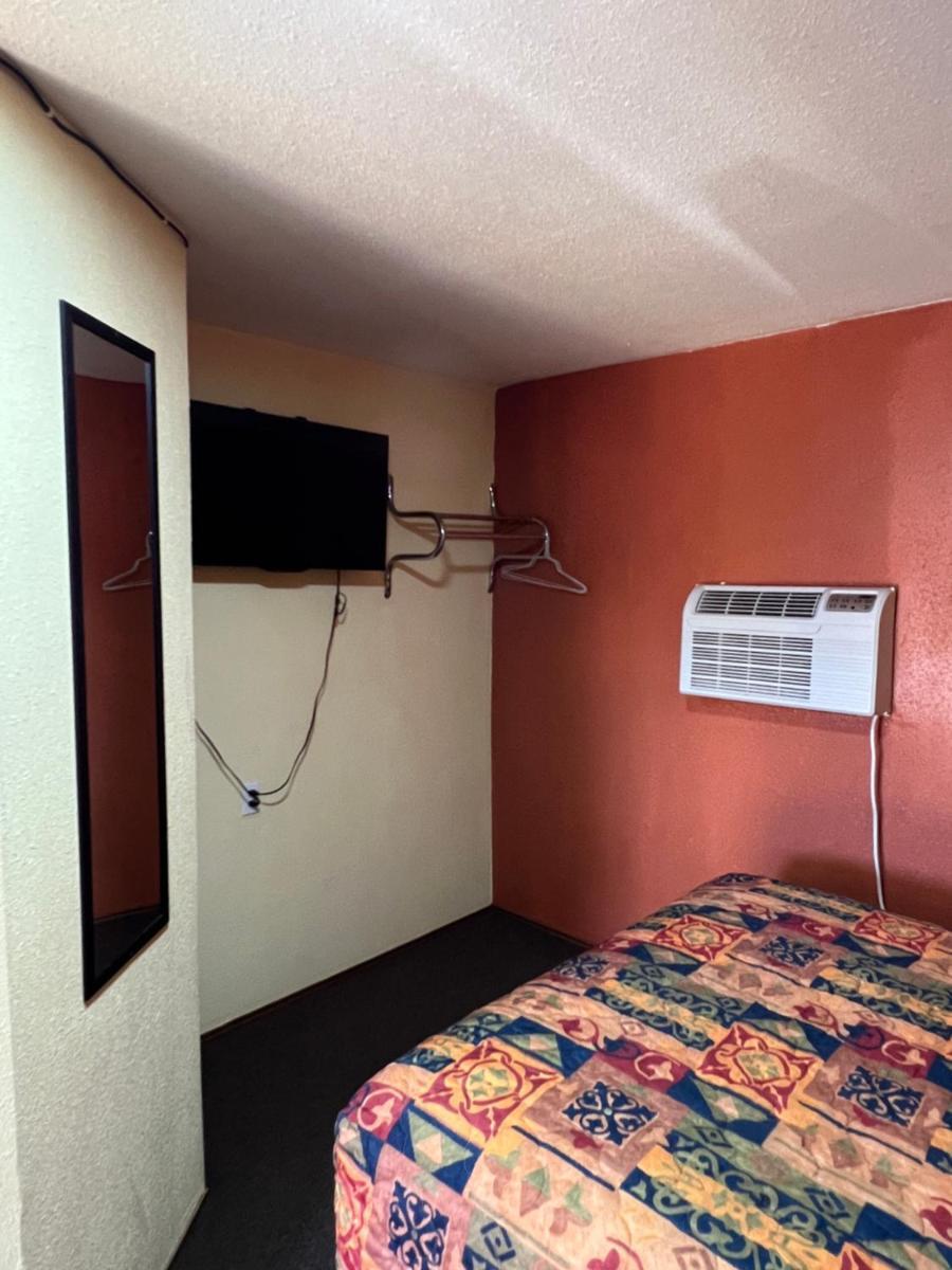 Economy Inn Odessa photo 12