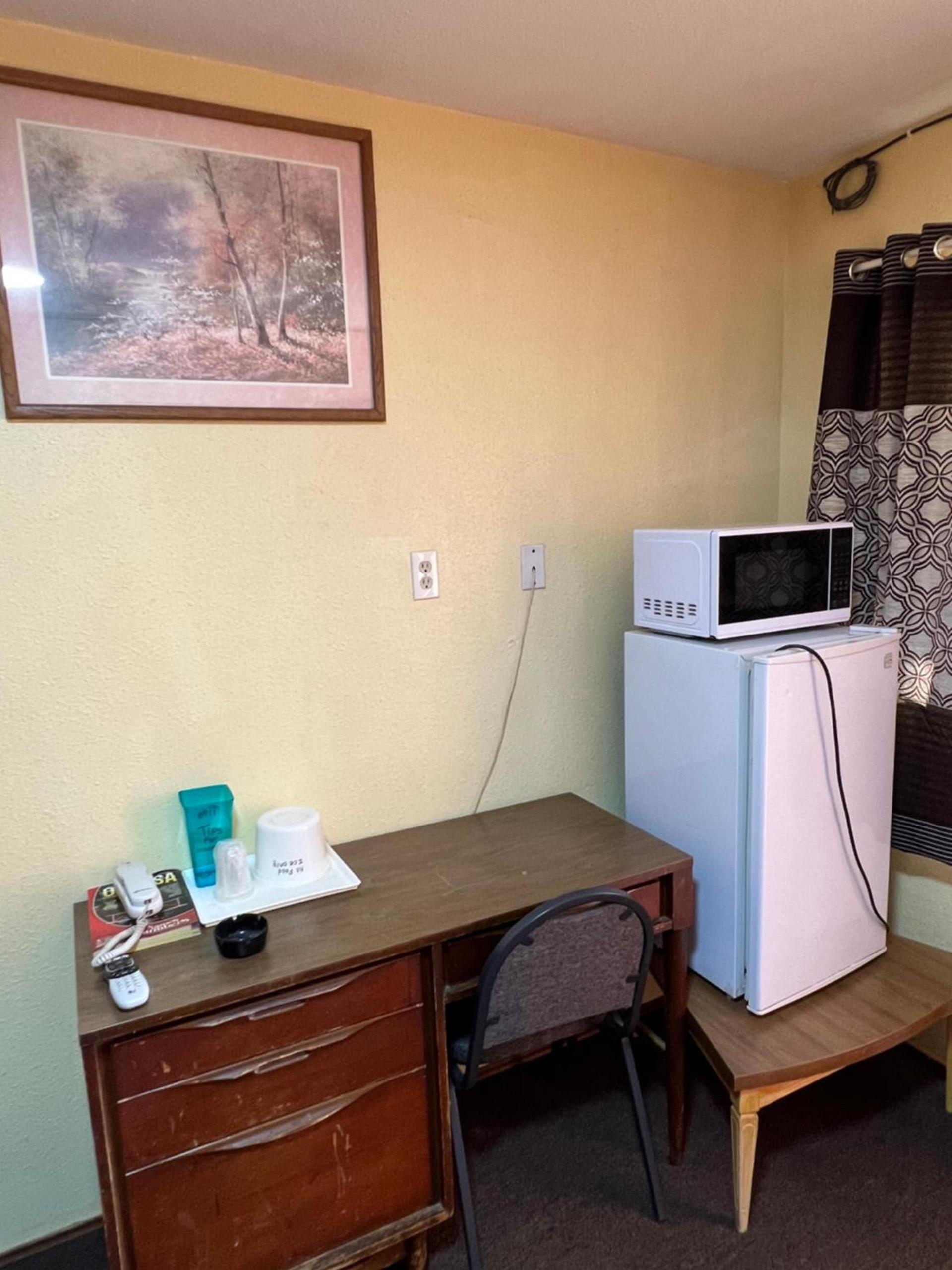 Economy Inn Odessa photo 38