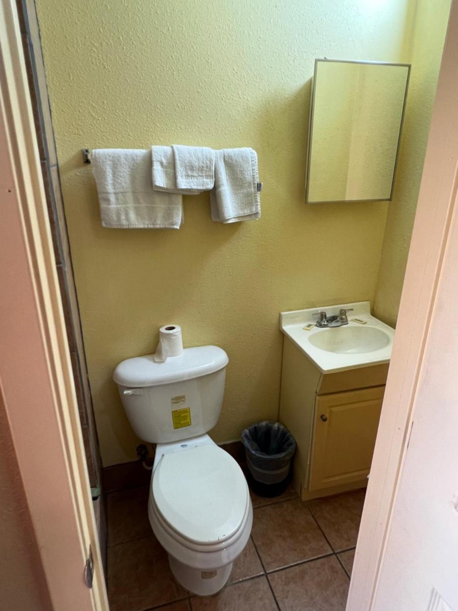 Economy Inn Odessa photo 29