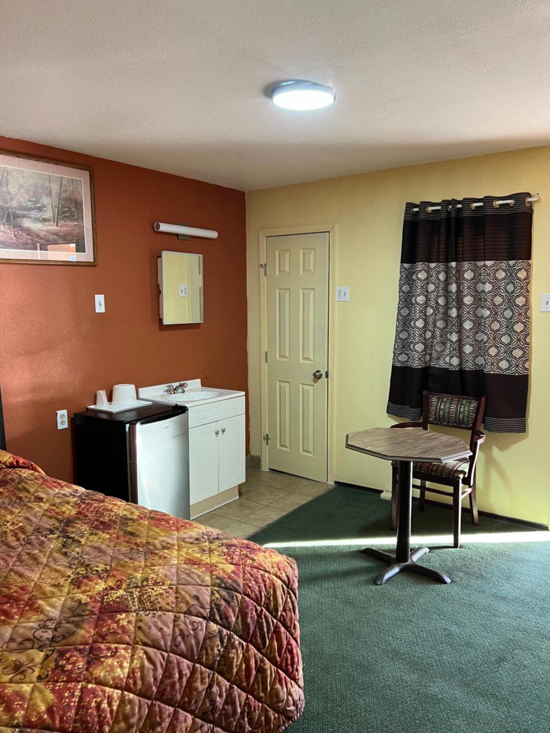 Economy Inn Odessa photo 30