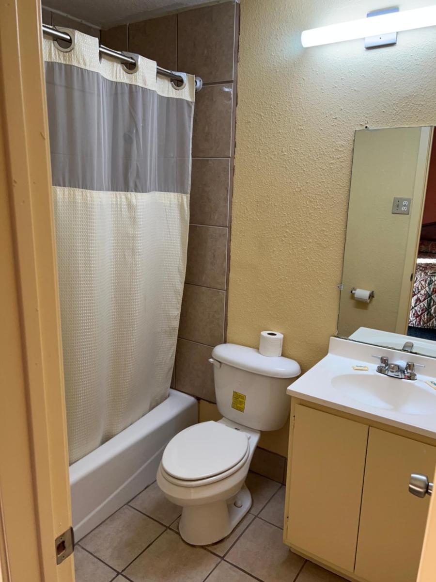 Economy Inn Odessa photo 34