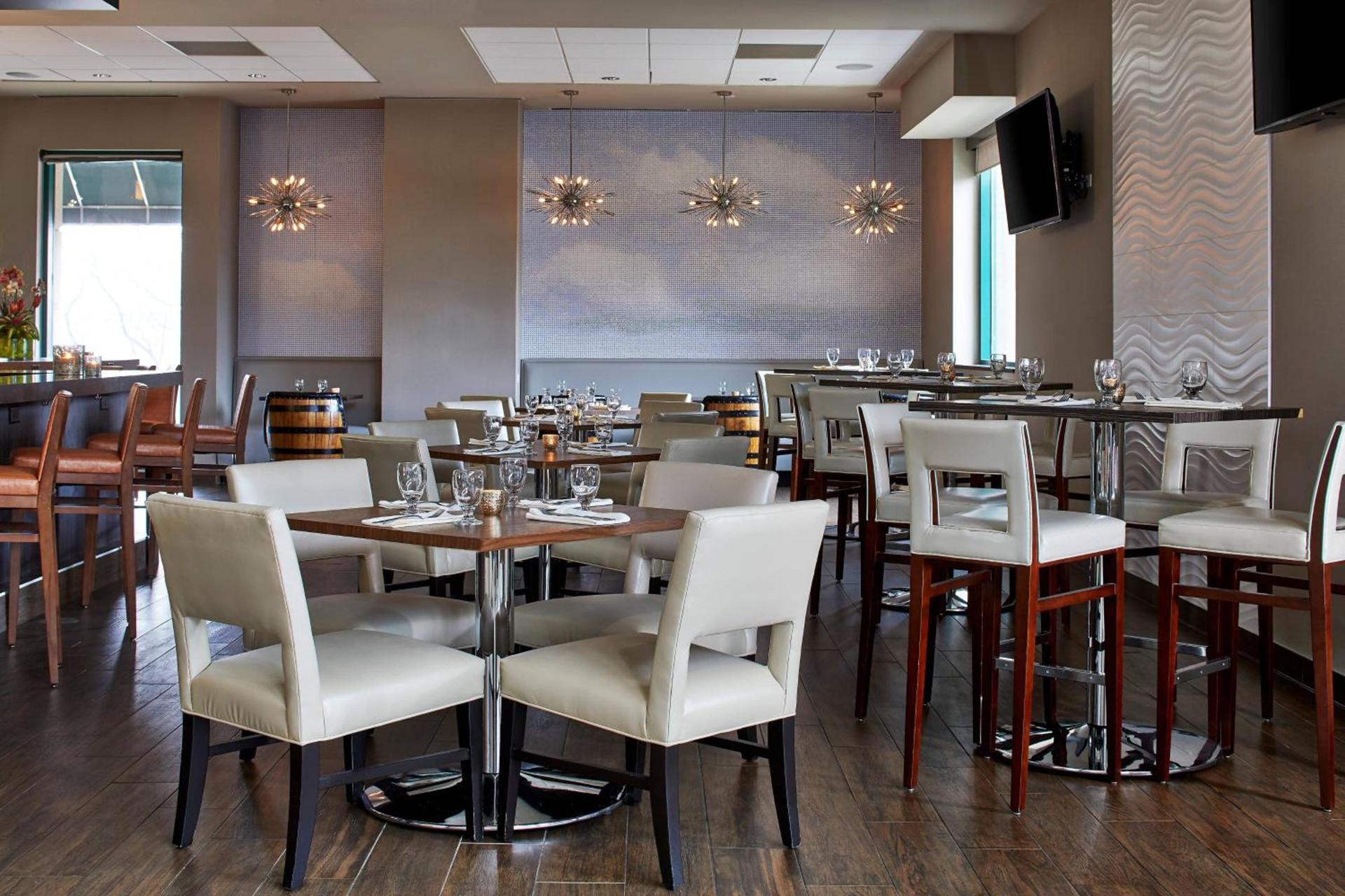 Renaissance Chicago Glenview Suites Hotel photo 31