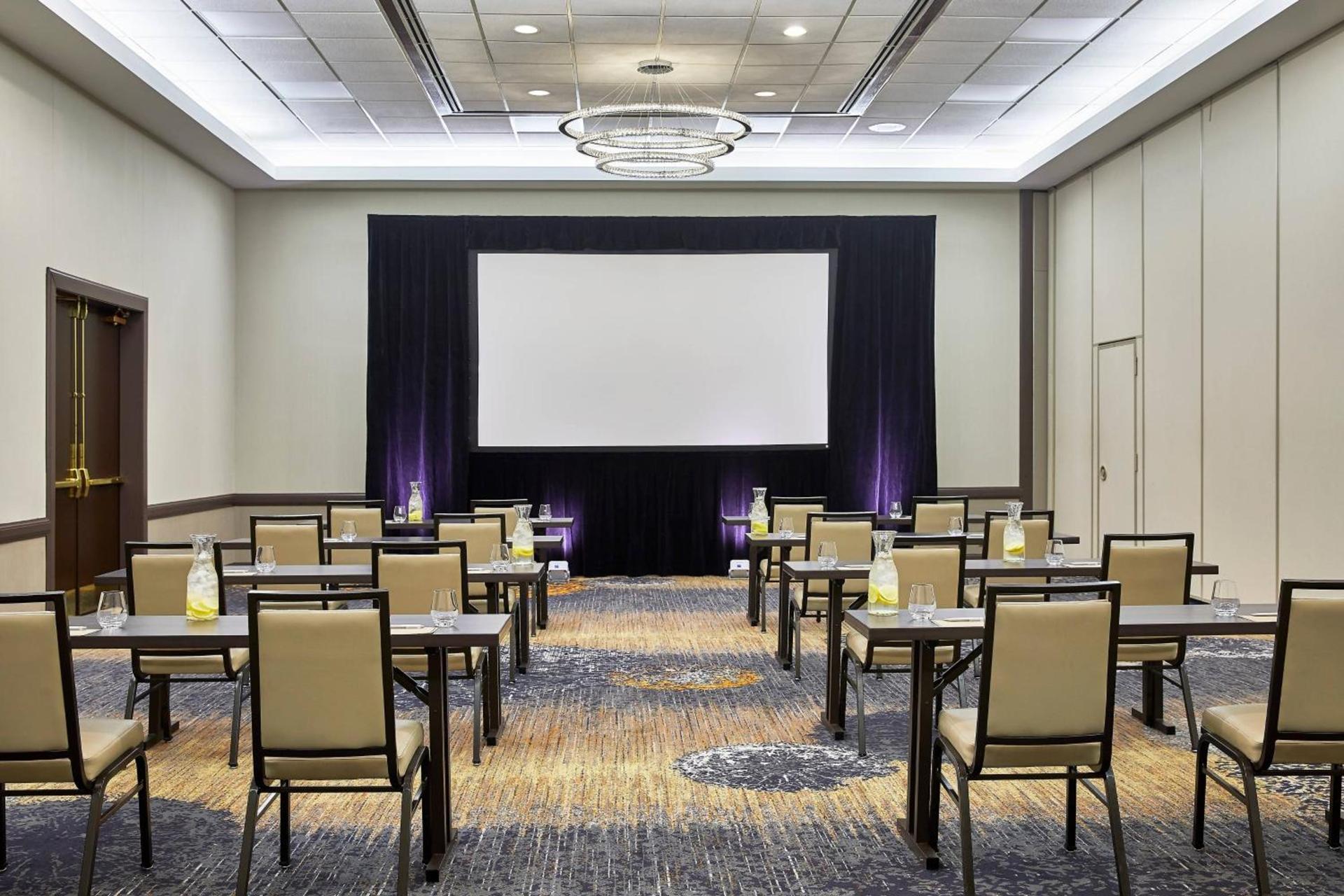 Renaissance Chicago Glenview Suites Hotel photo 48