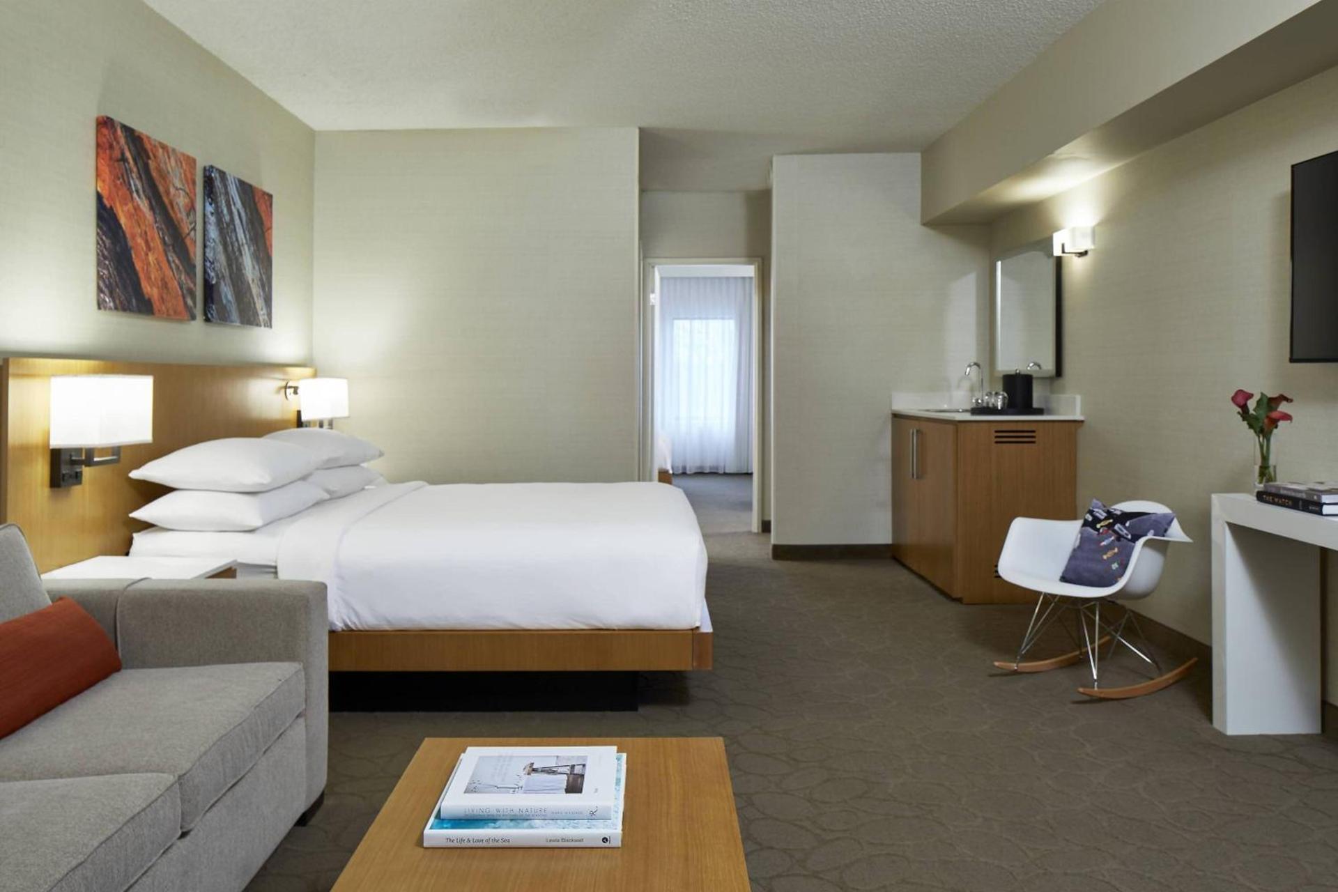 Renaissance Chicago Glenview Suites Hotel photo 8