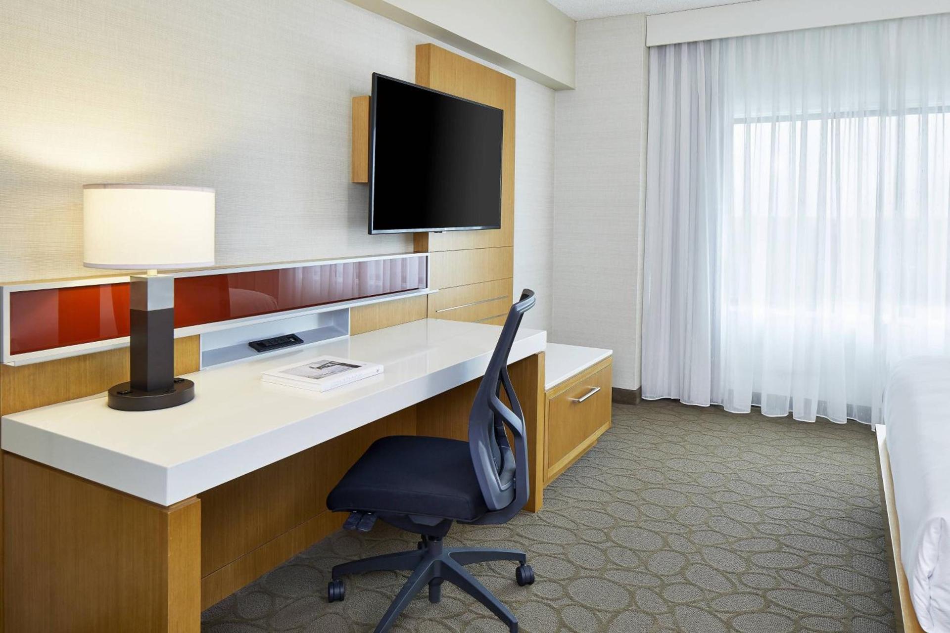 Renaissance Chicago Glenview Suites Hotel photo 20