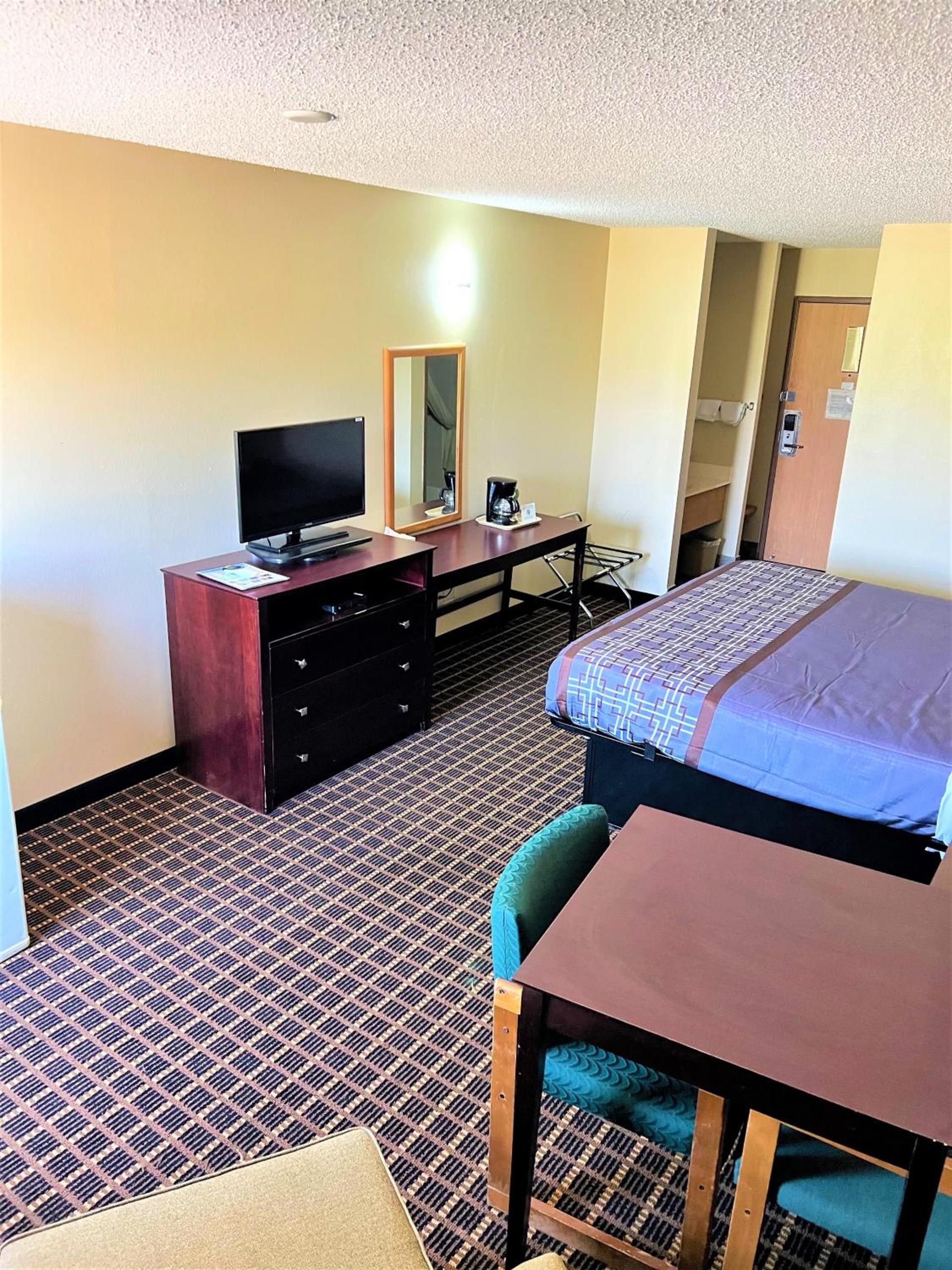 Designer Inn and Suites photo 27