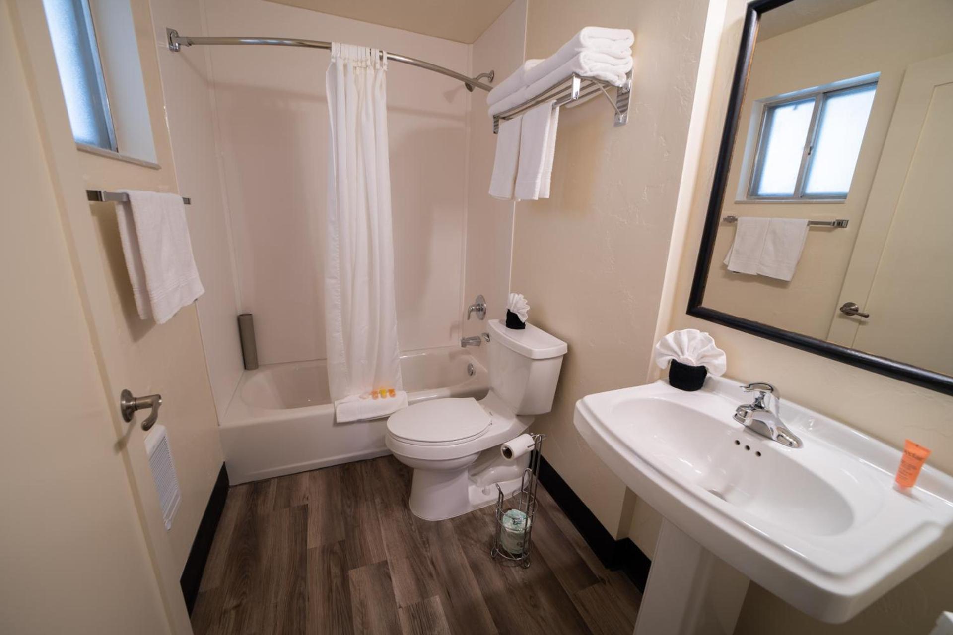Clover Creek Inn photo 3