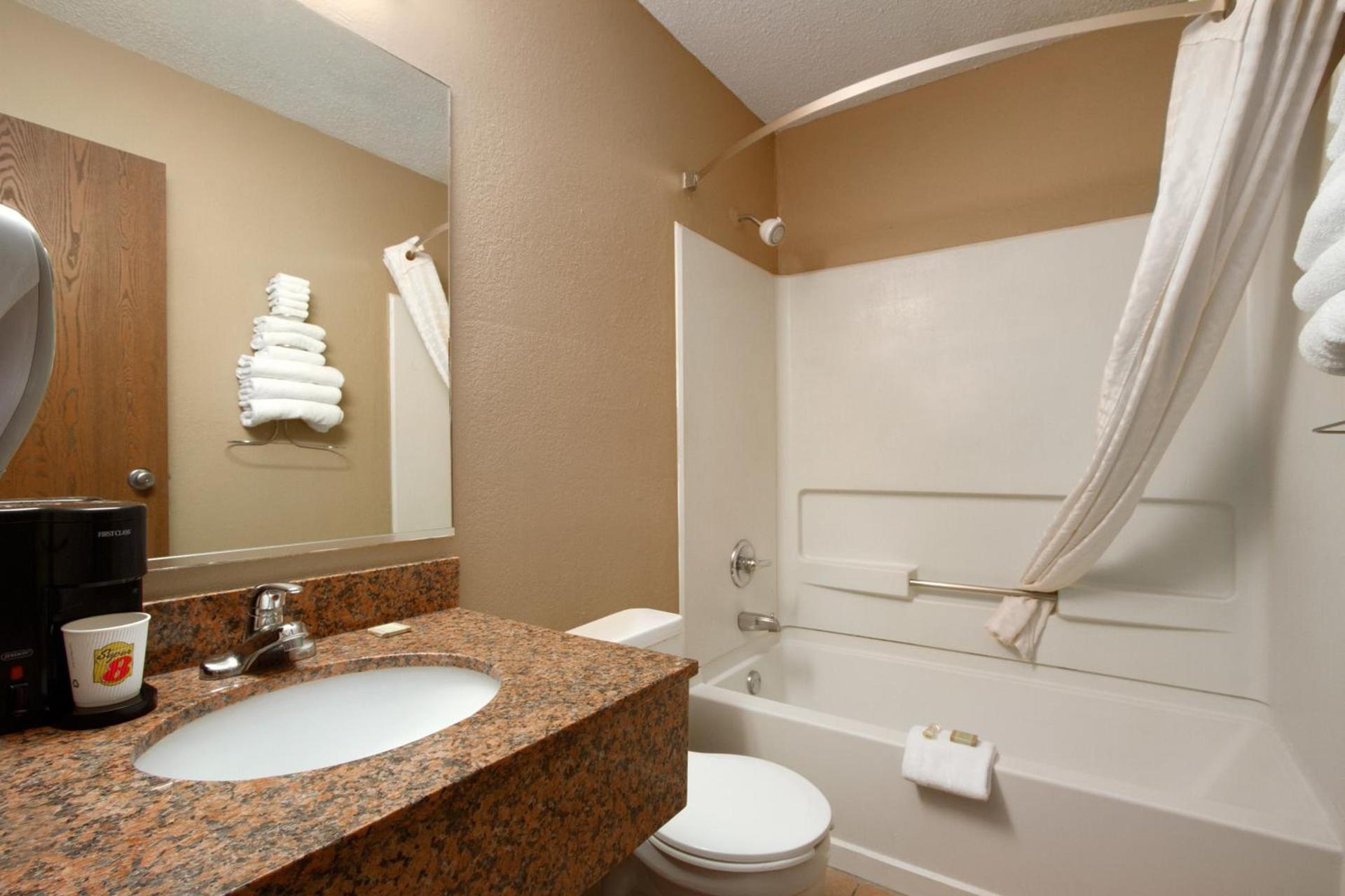 Super 8 by Wyndham Homewood Birmingham Area photo 43